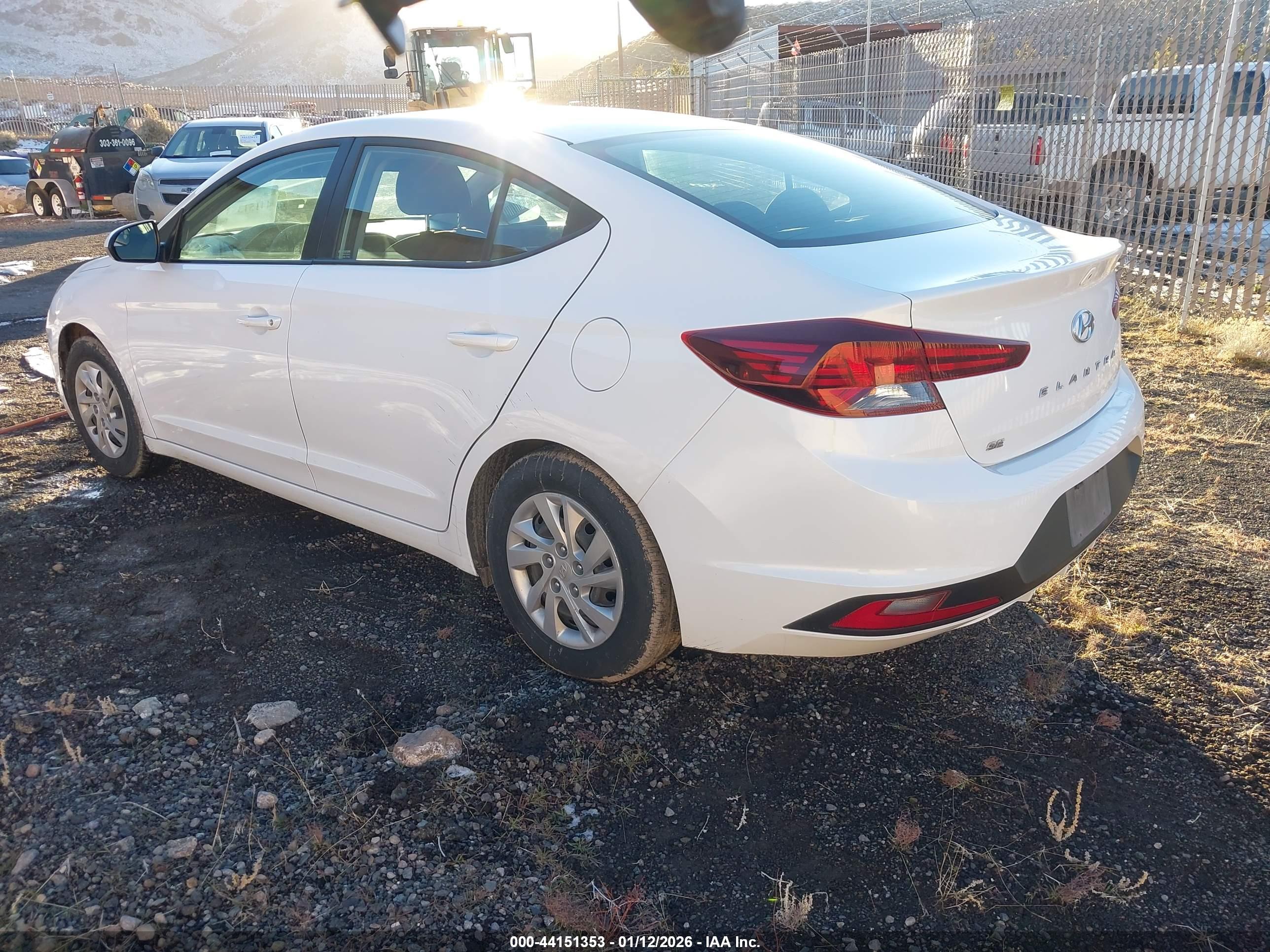 HYUNDAI ELANTRA image 3