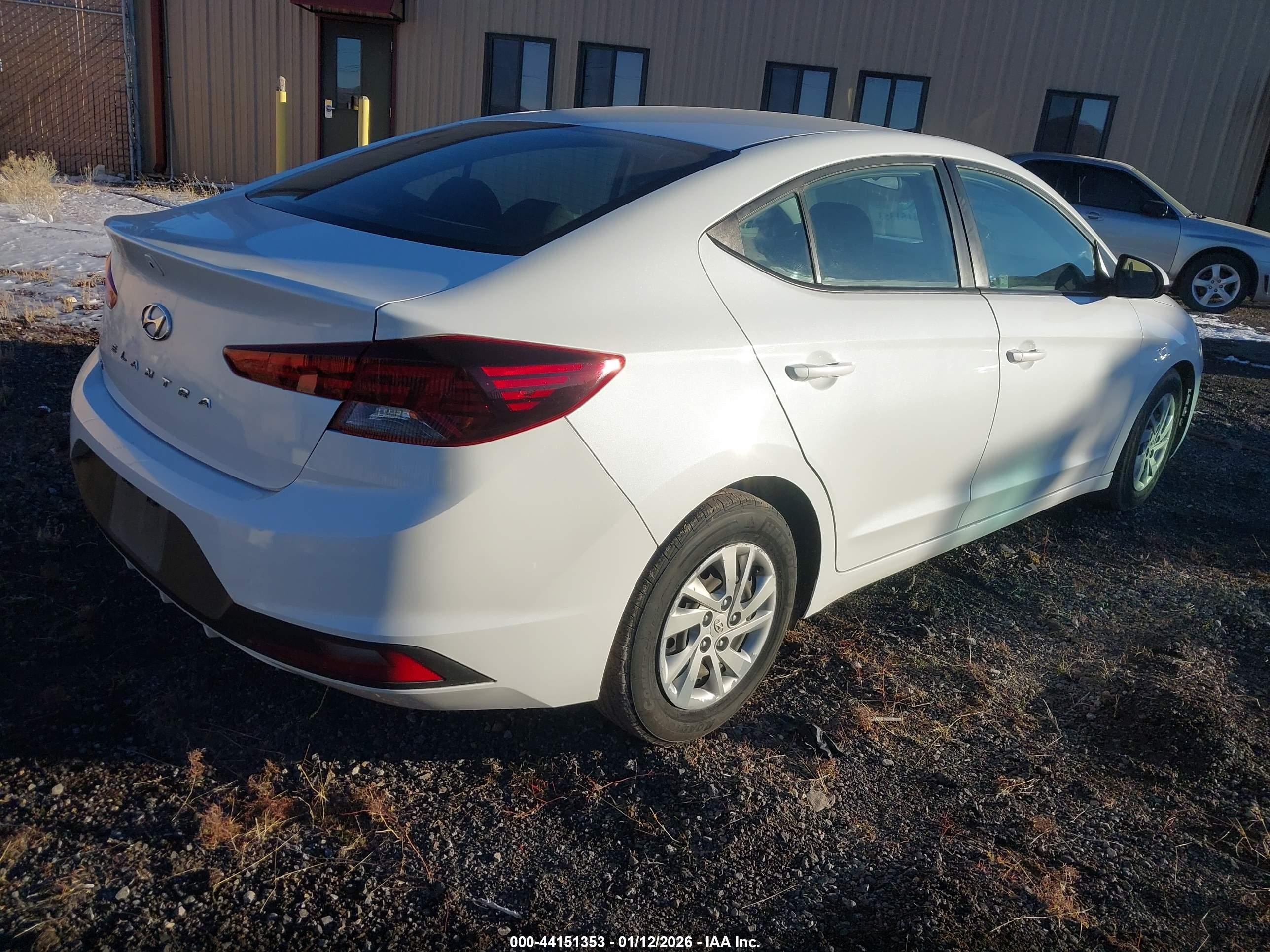 HYUNDAI ELANTRA image 4