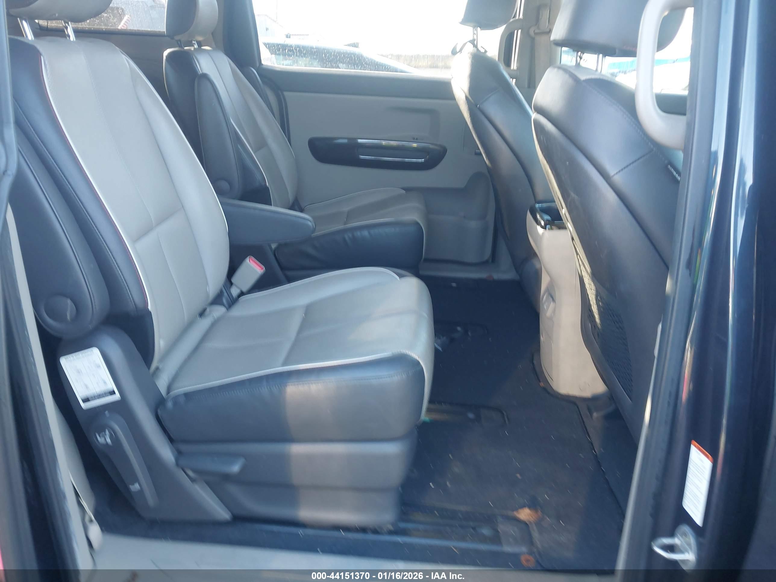 KIA SEDONA image 8
