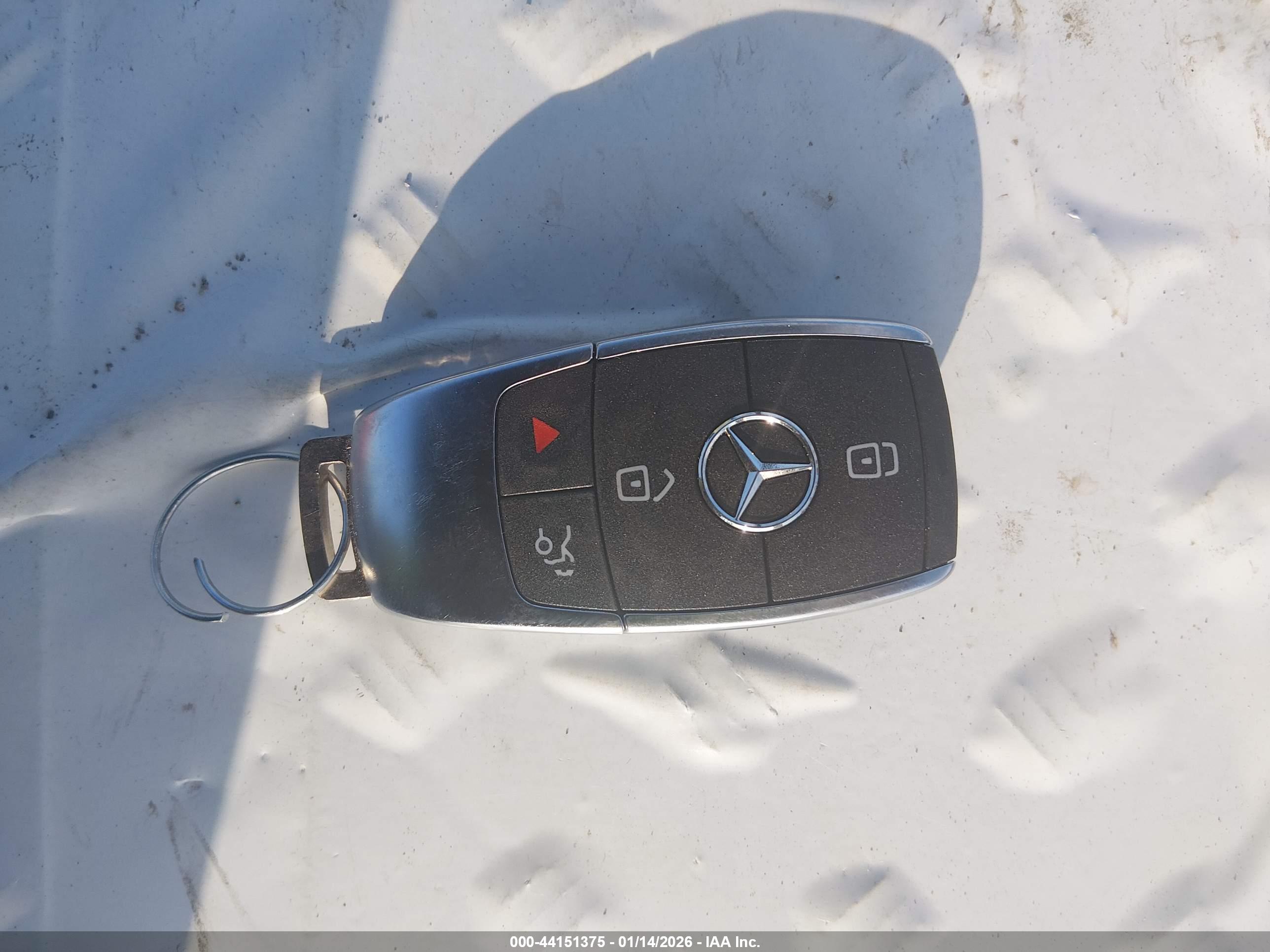 MERCEDES-BENZ GLB image 11