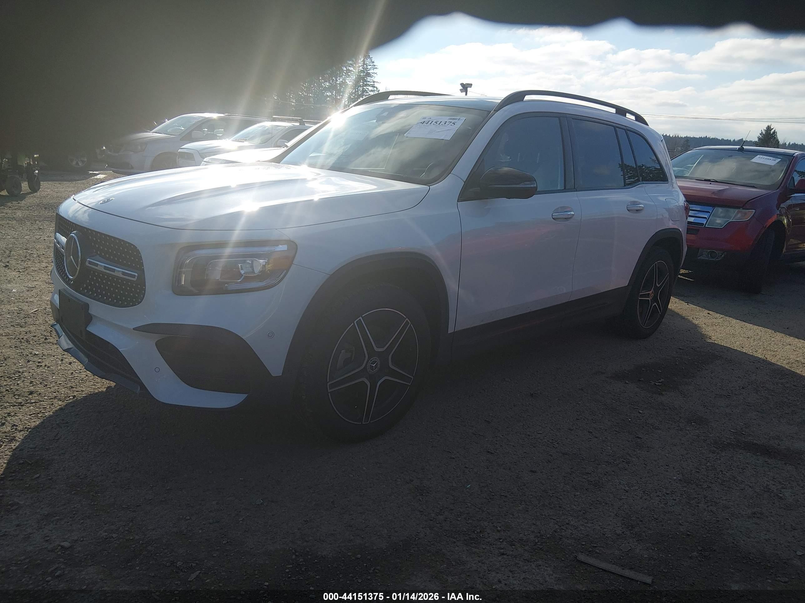 MERCEDES-BENZ GLB image 2
