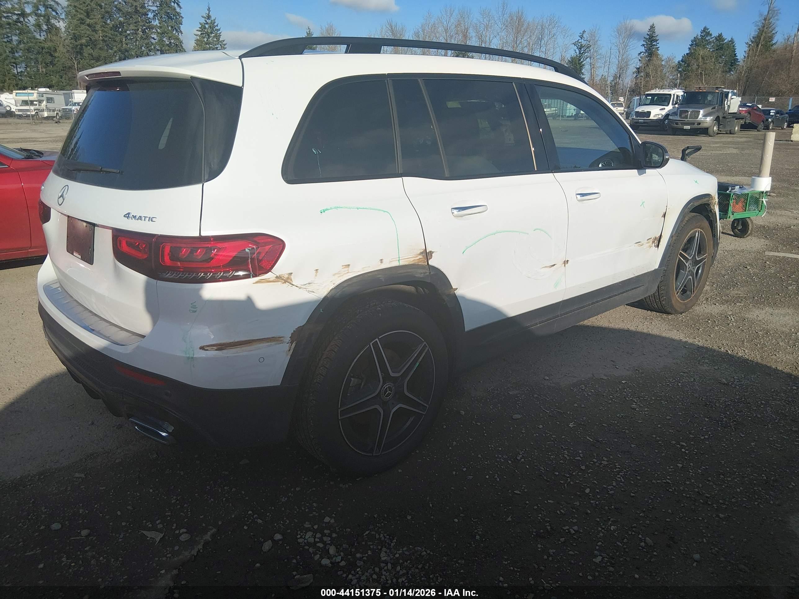 MERCEDES-BENZ GLB image 4