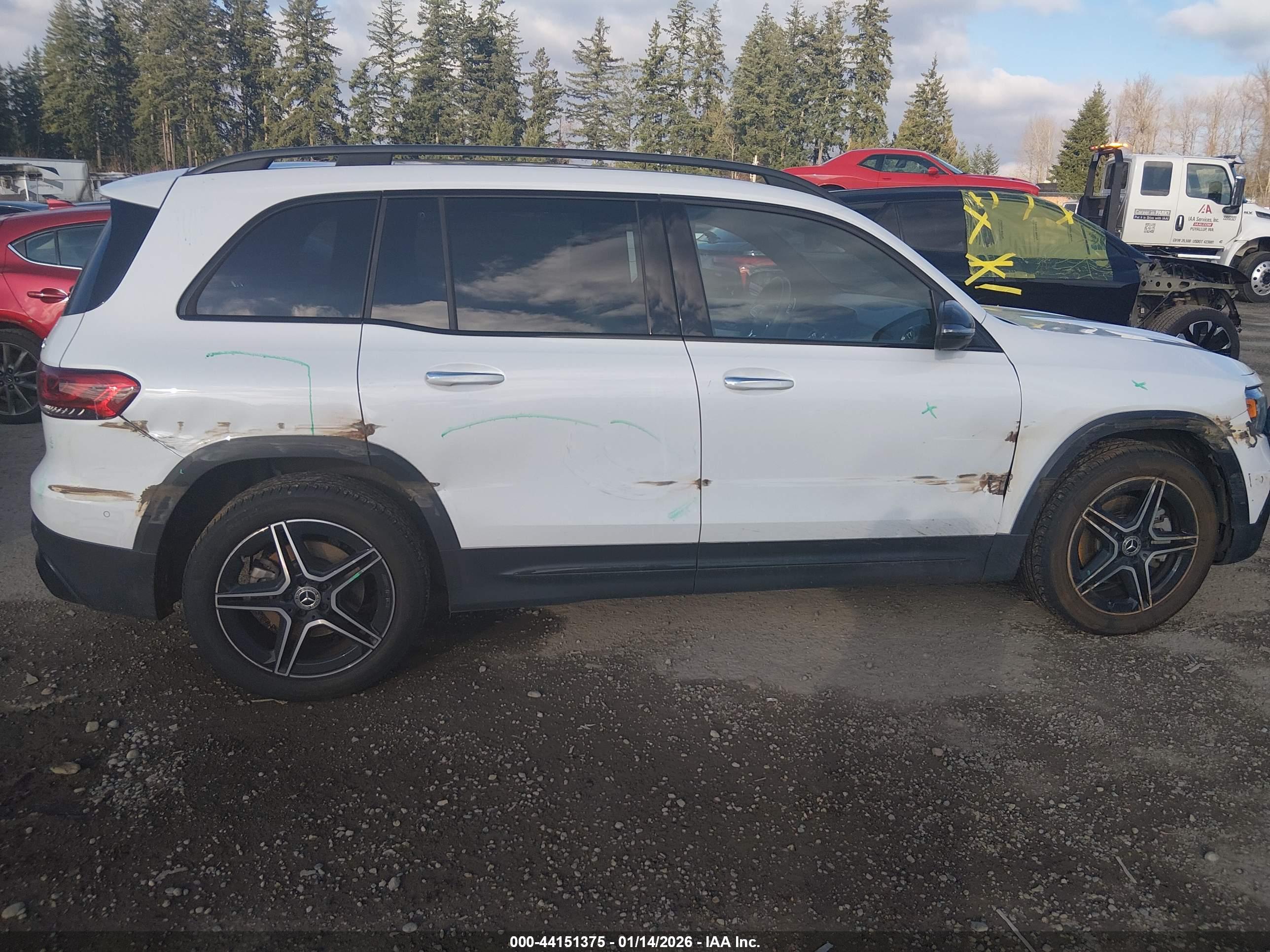 MERCEDES-BENZ GLB image 6