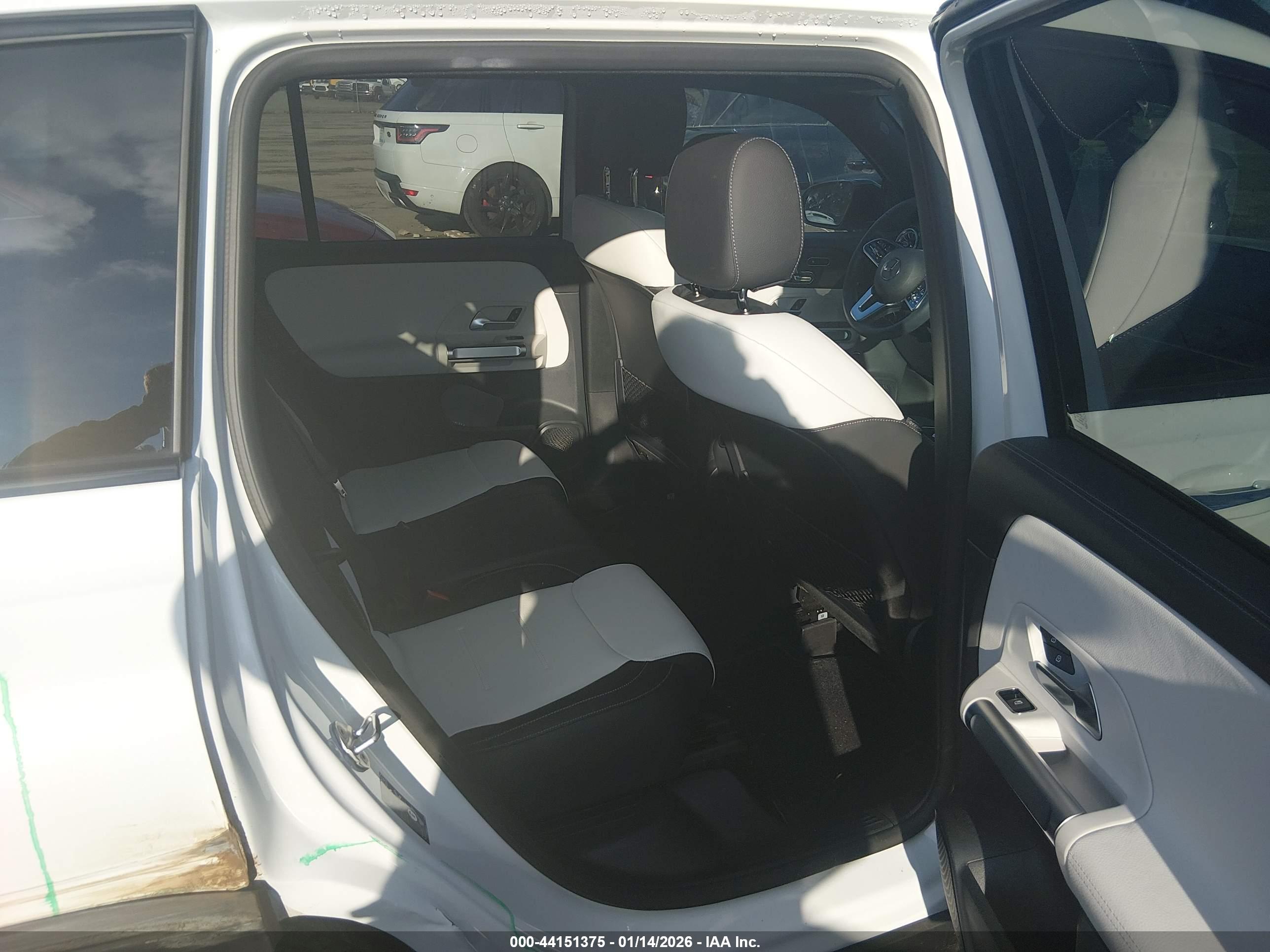 MERCEDES-BENZ GLB image 8