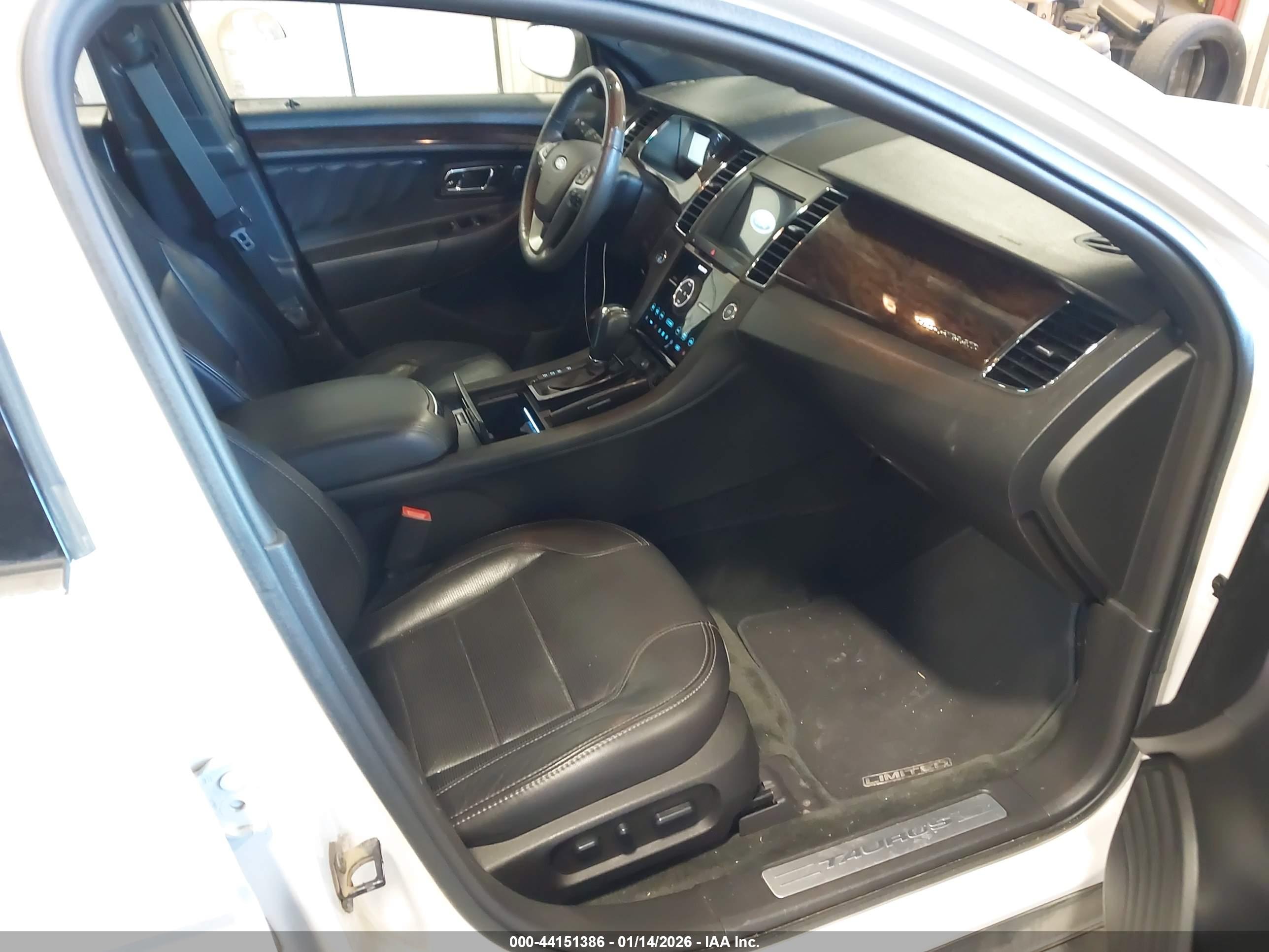 FORD TAURUS image 5