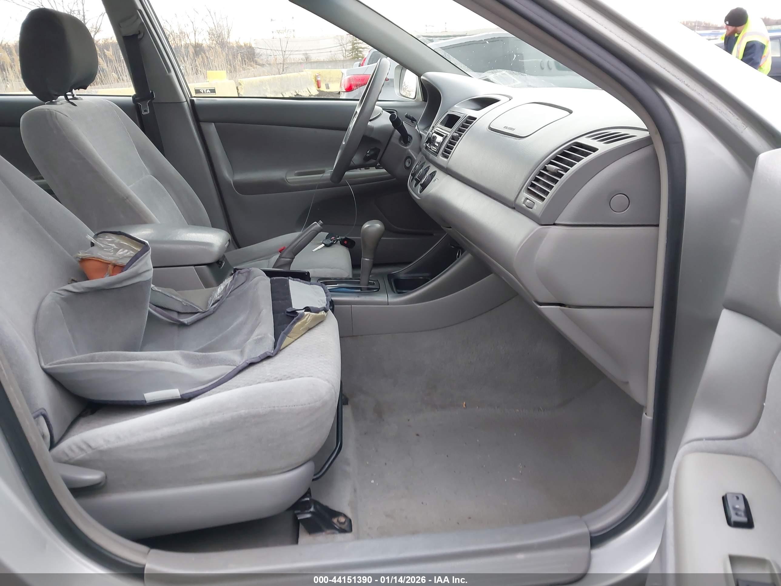 TOYOTA CAMRY image 5