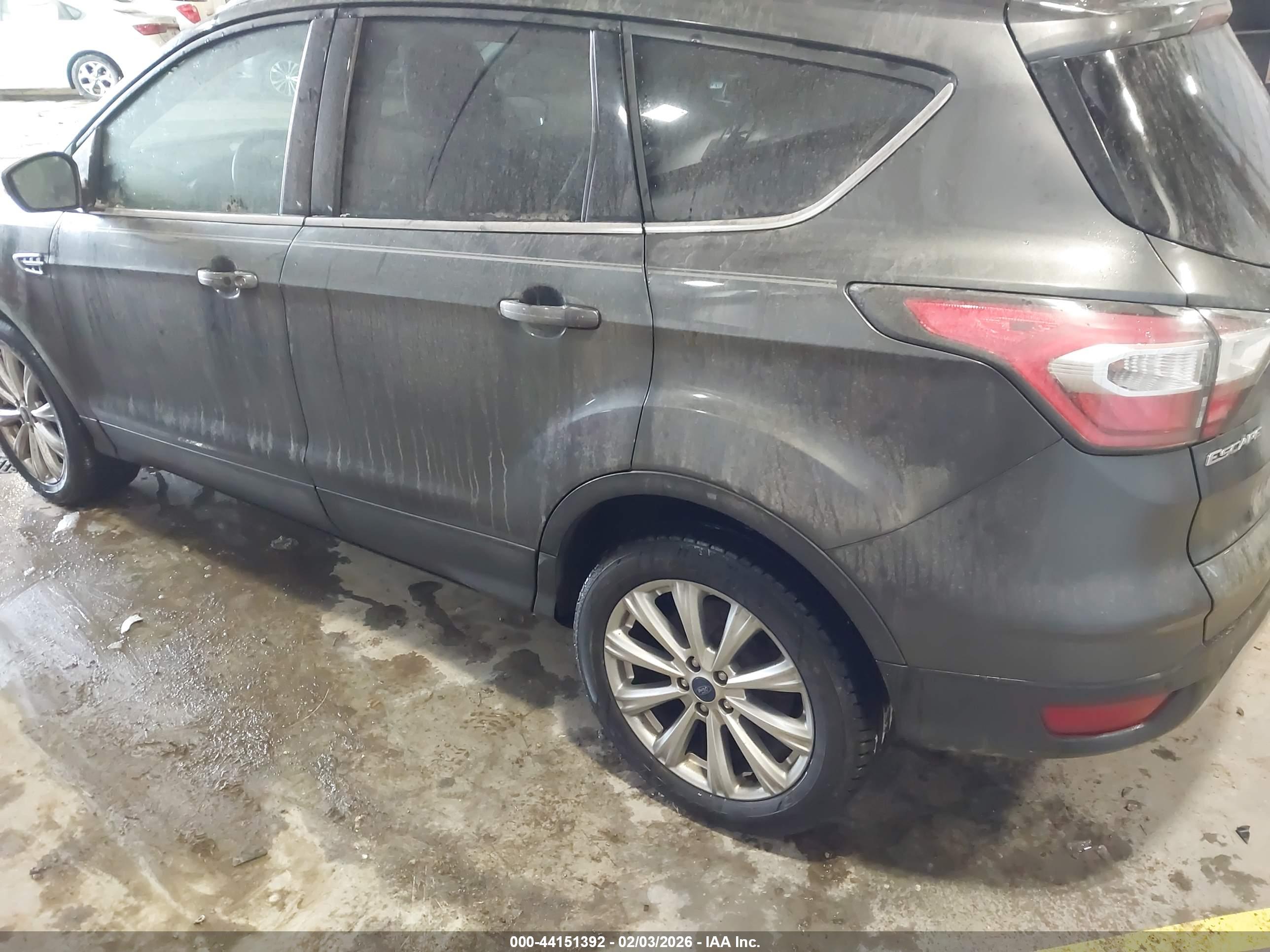 FORD ESCAPE image 3
