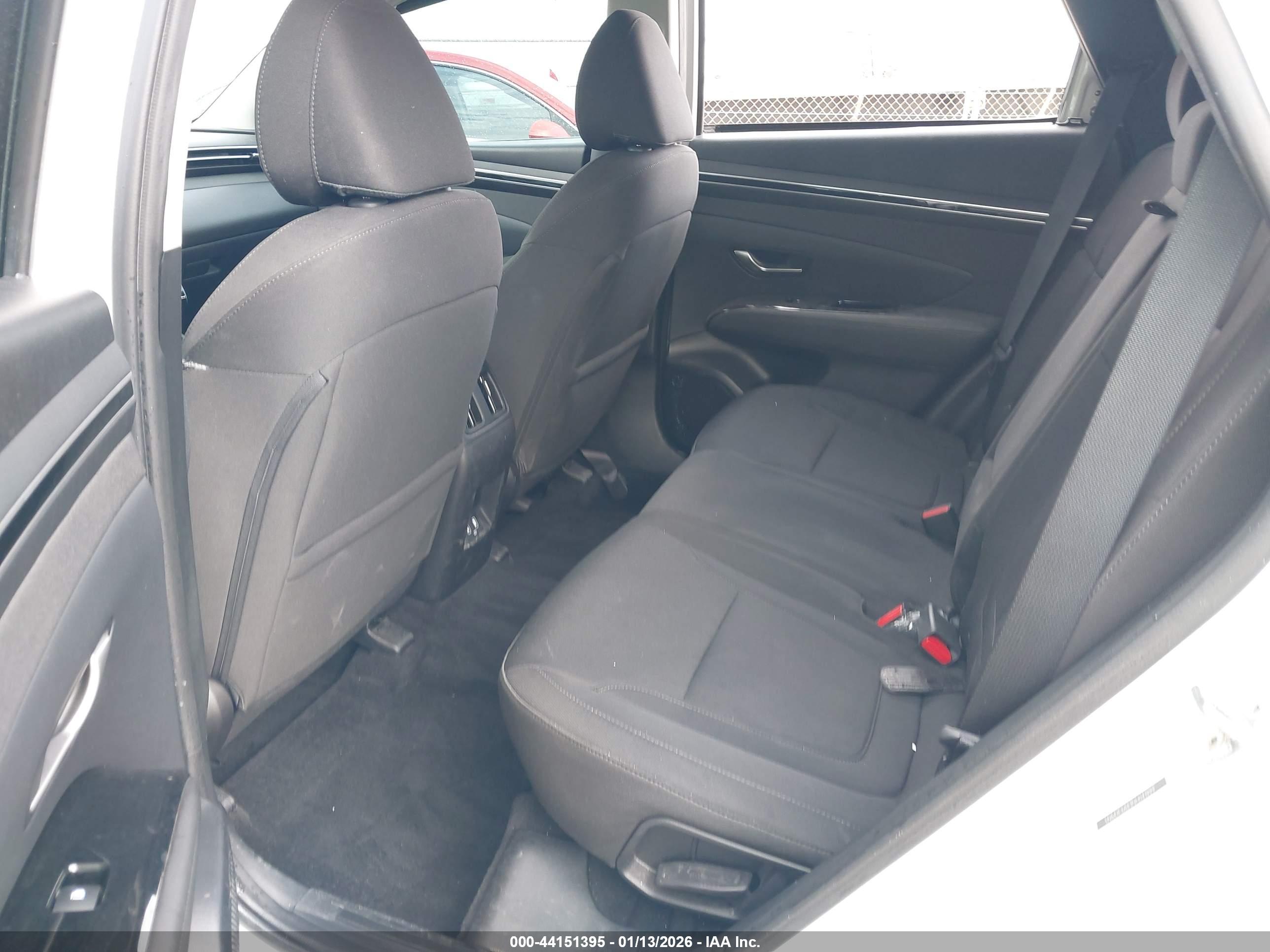 HYUNDAI TUCSON image 8