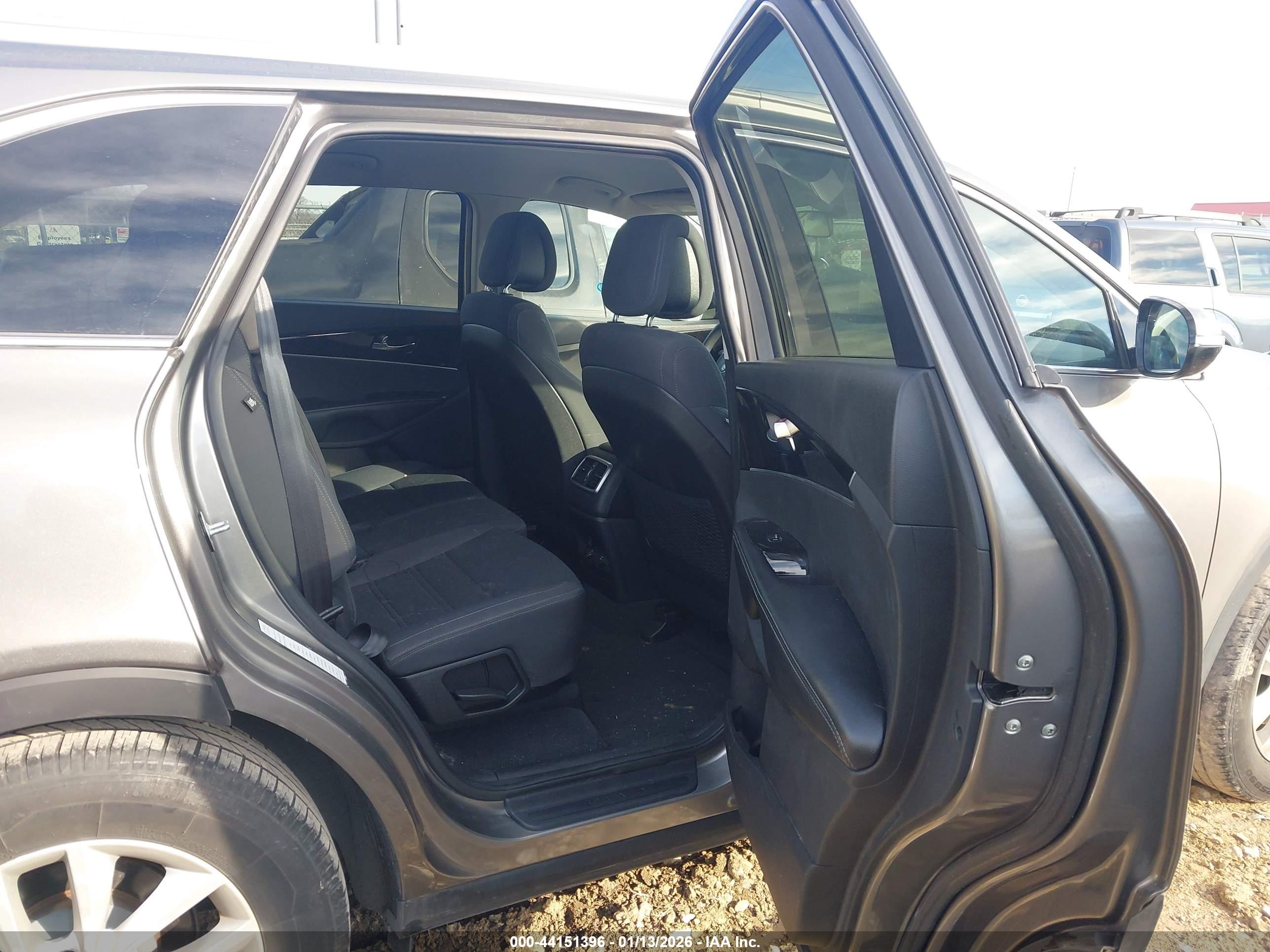 KIA SORENTO image 8