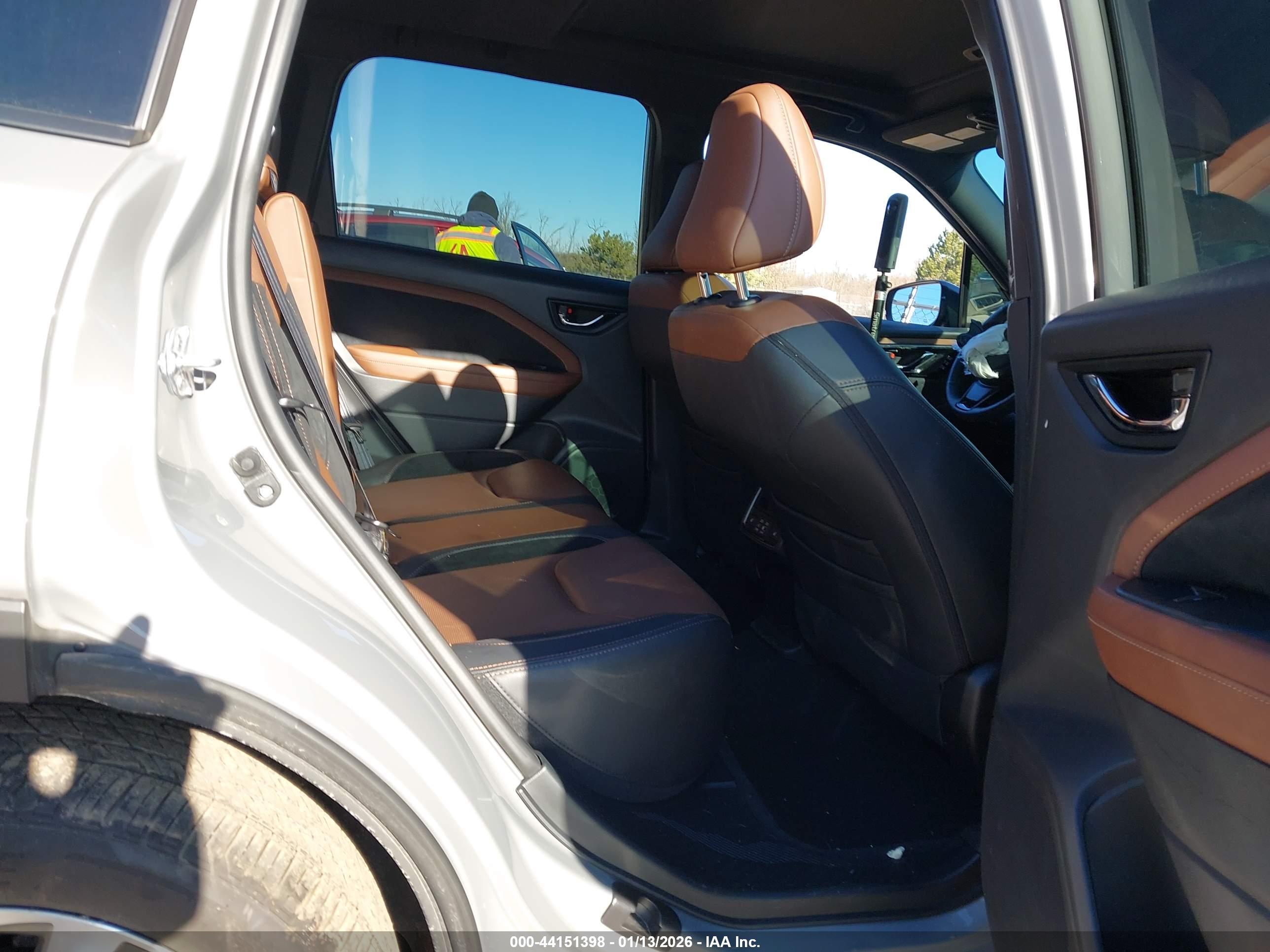 SUBARU FORESTER image 8