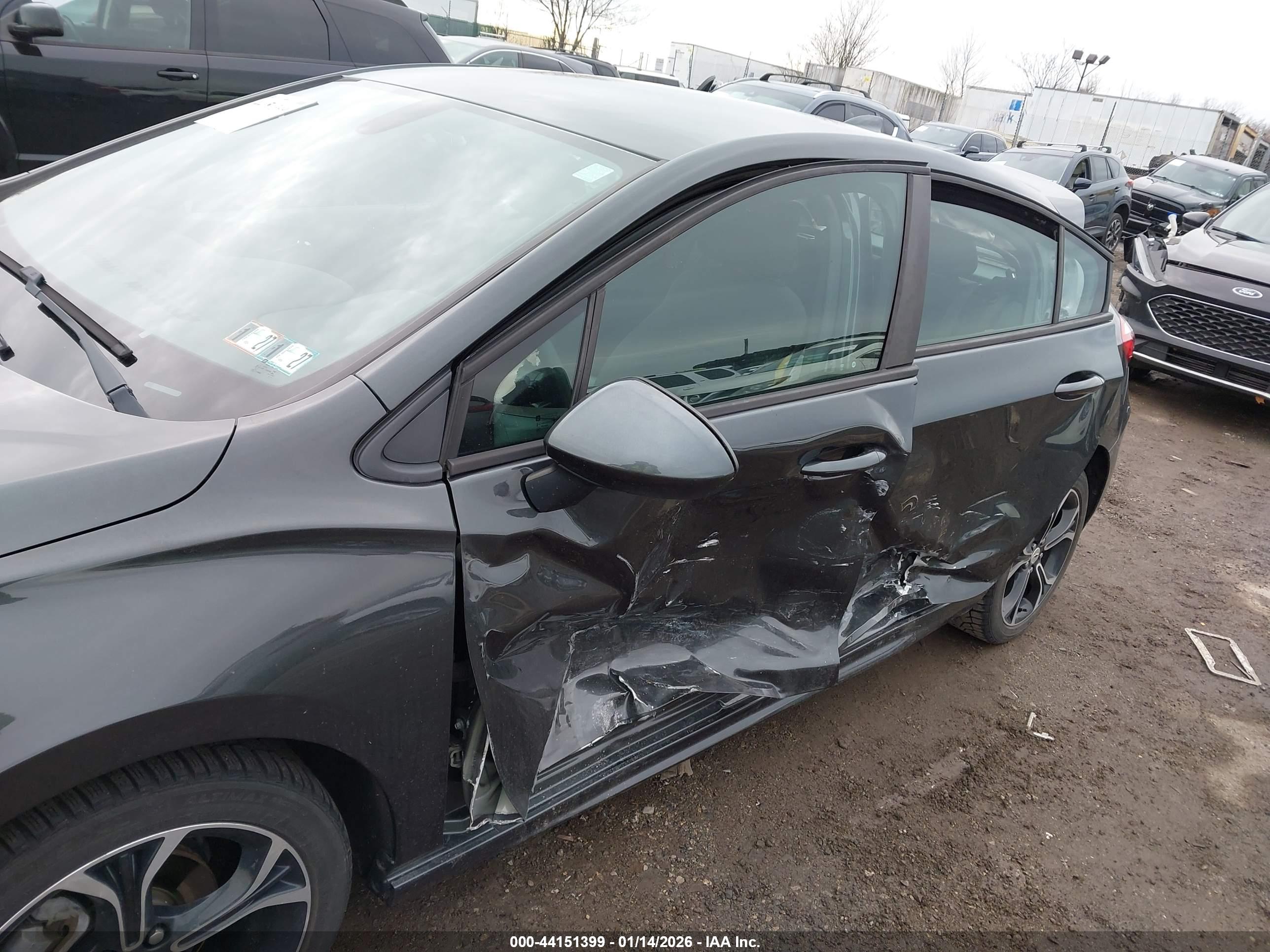 CHEVROLET CRUZE image 6