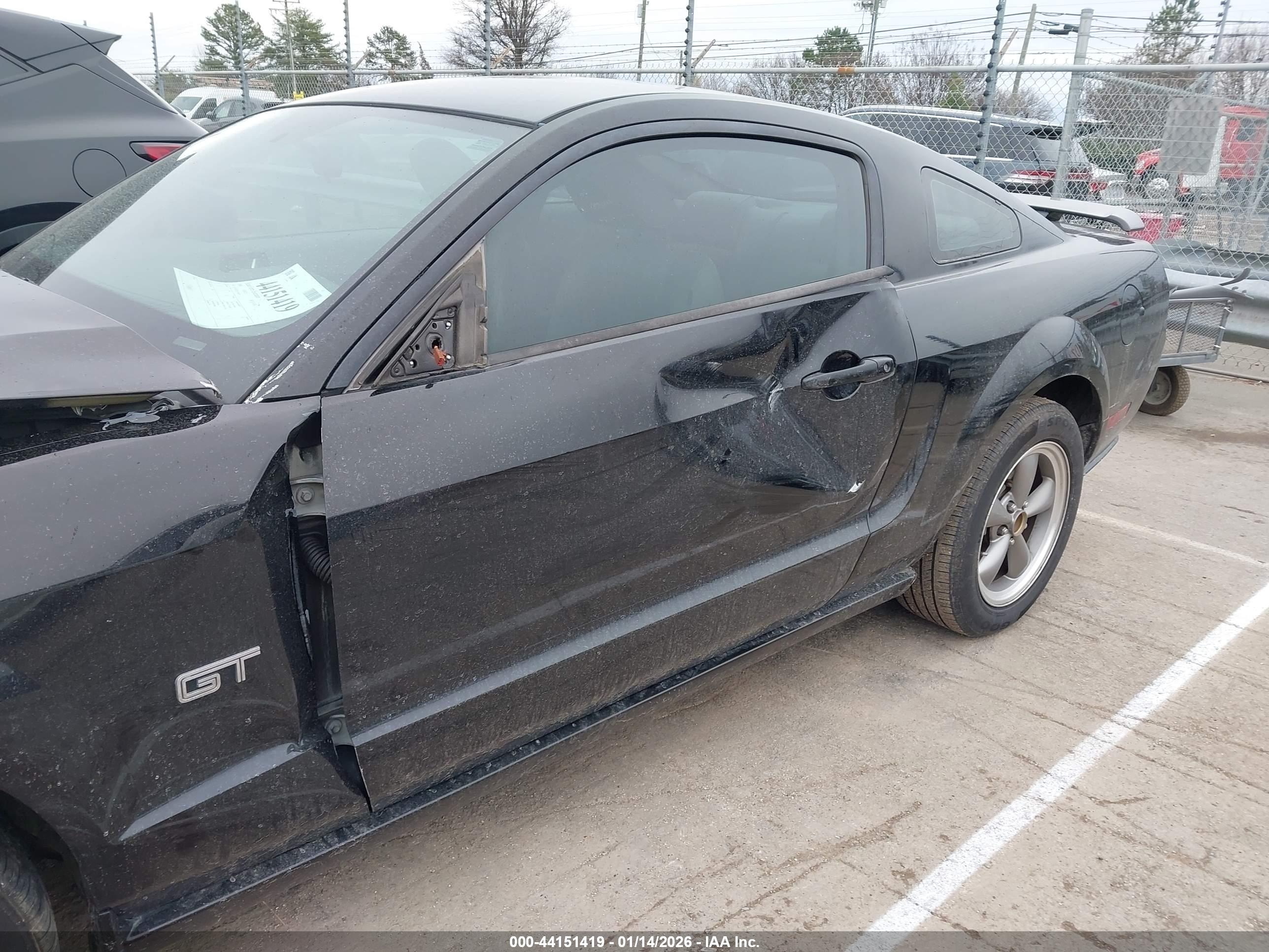 FORD MUSTANG image 6