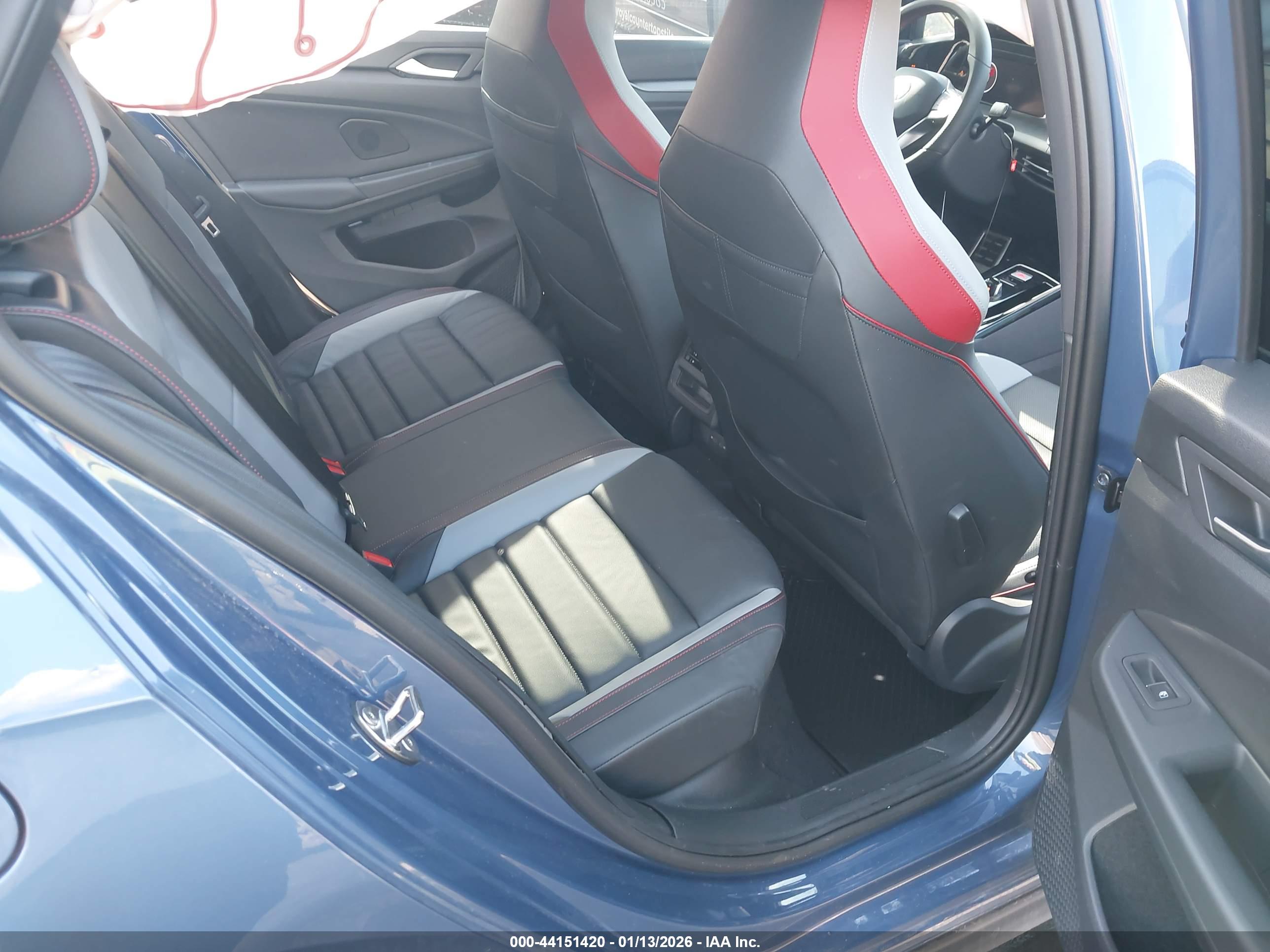 VOLKSWAGEN GOLF image 8