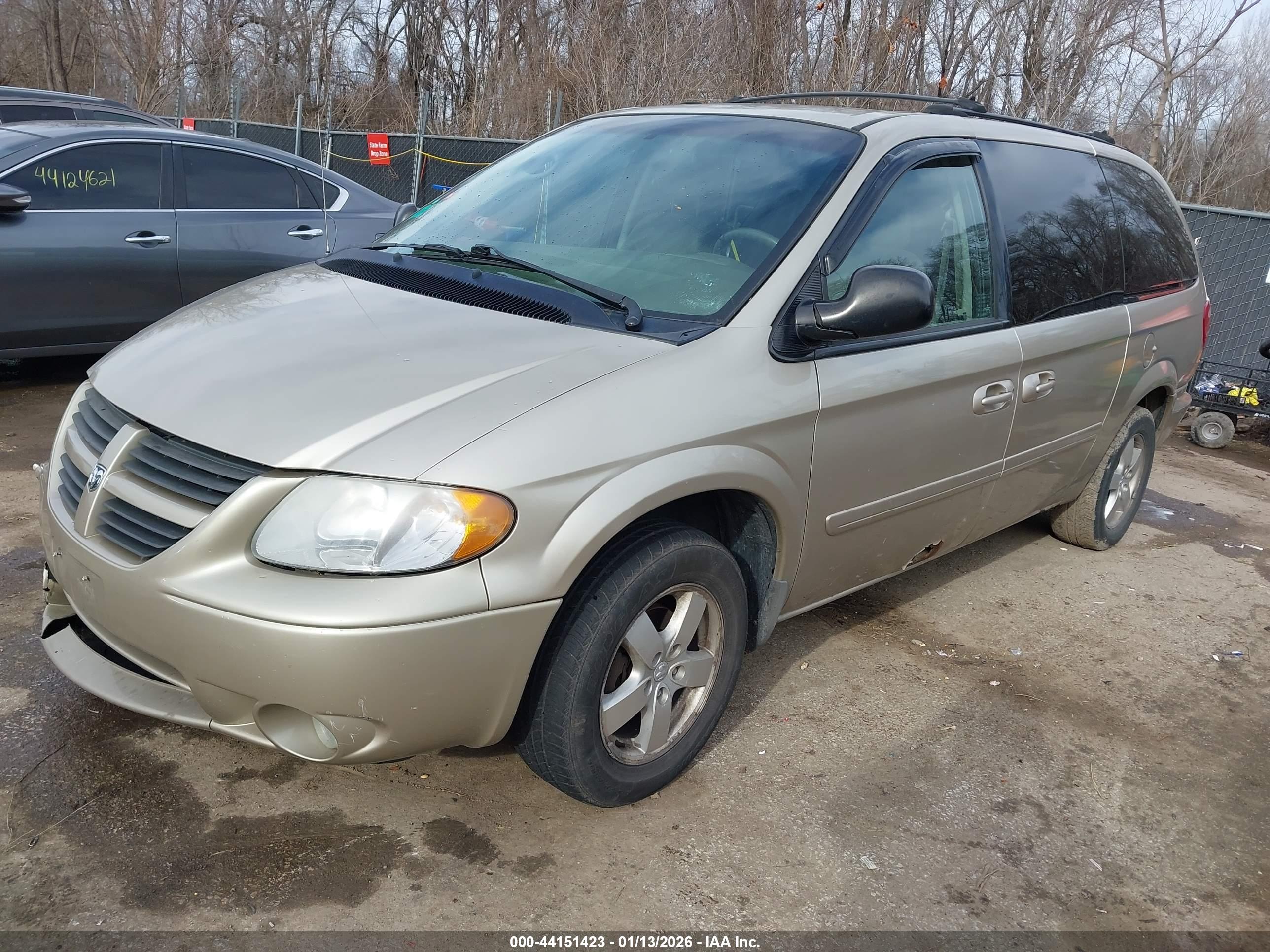 DODGE GRAND image 2