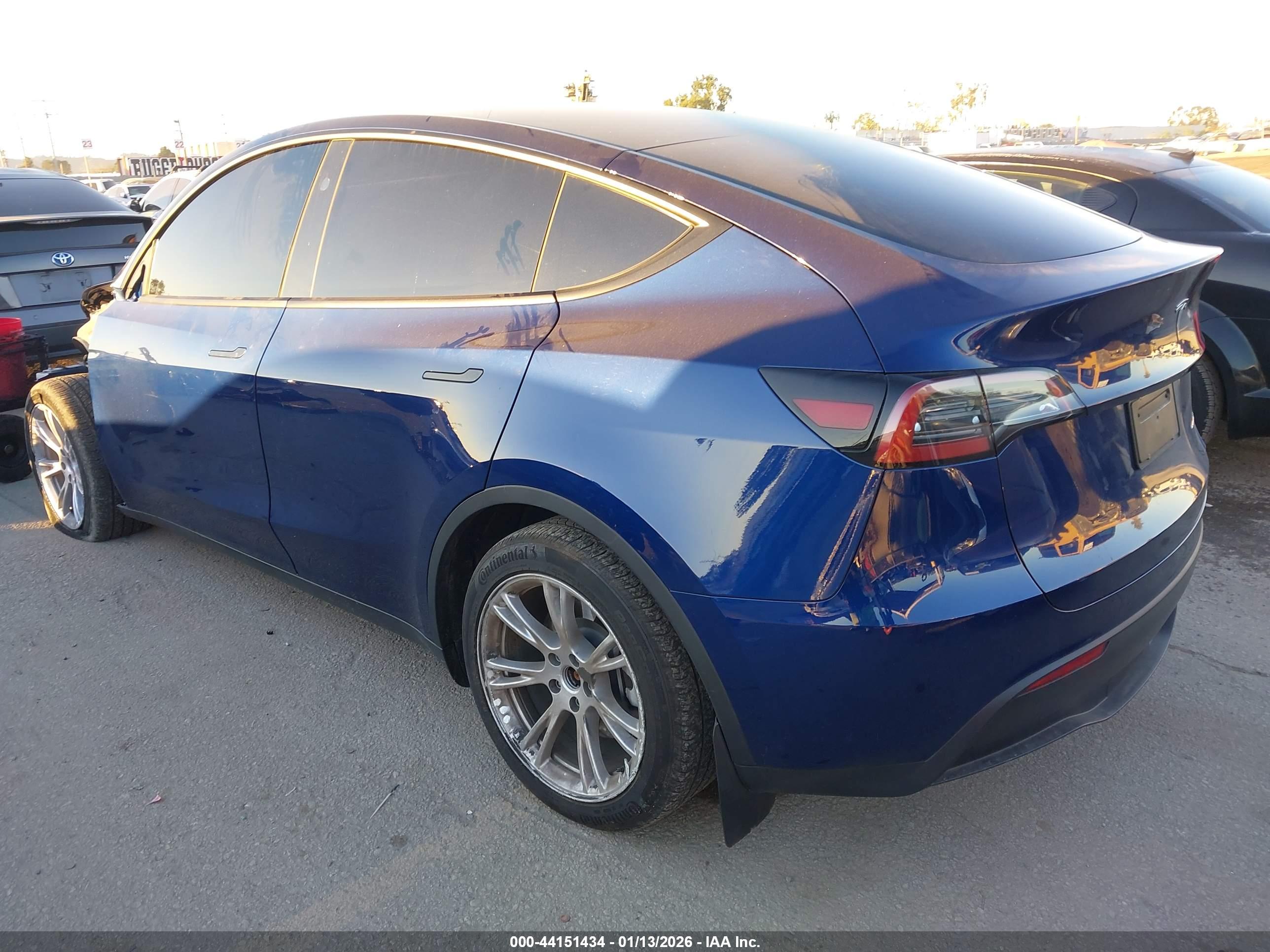 TESLA MODEL image 3