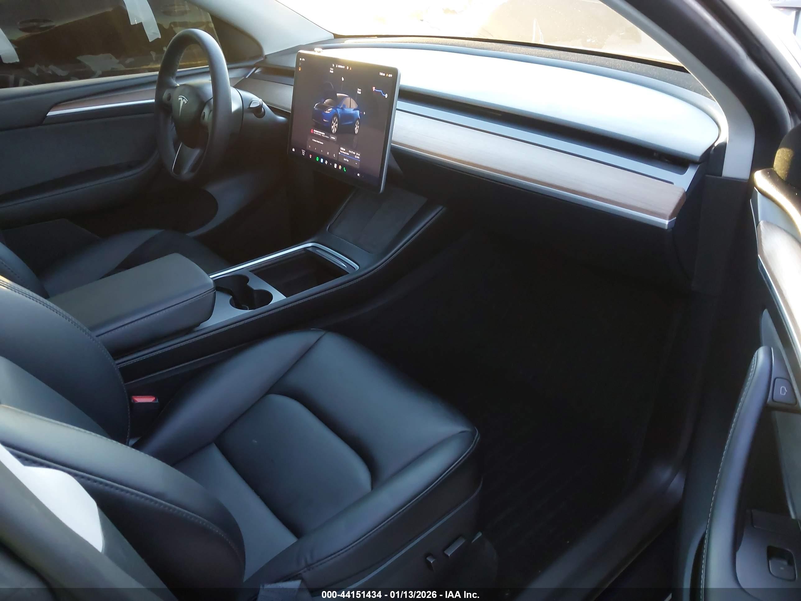 TESLA MODEL image 5
