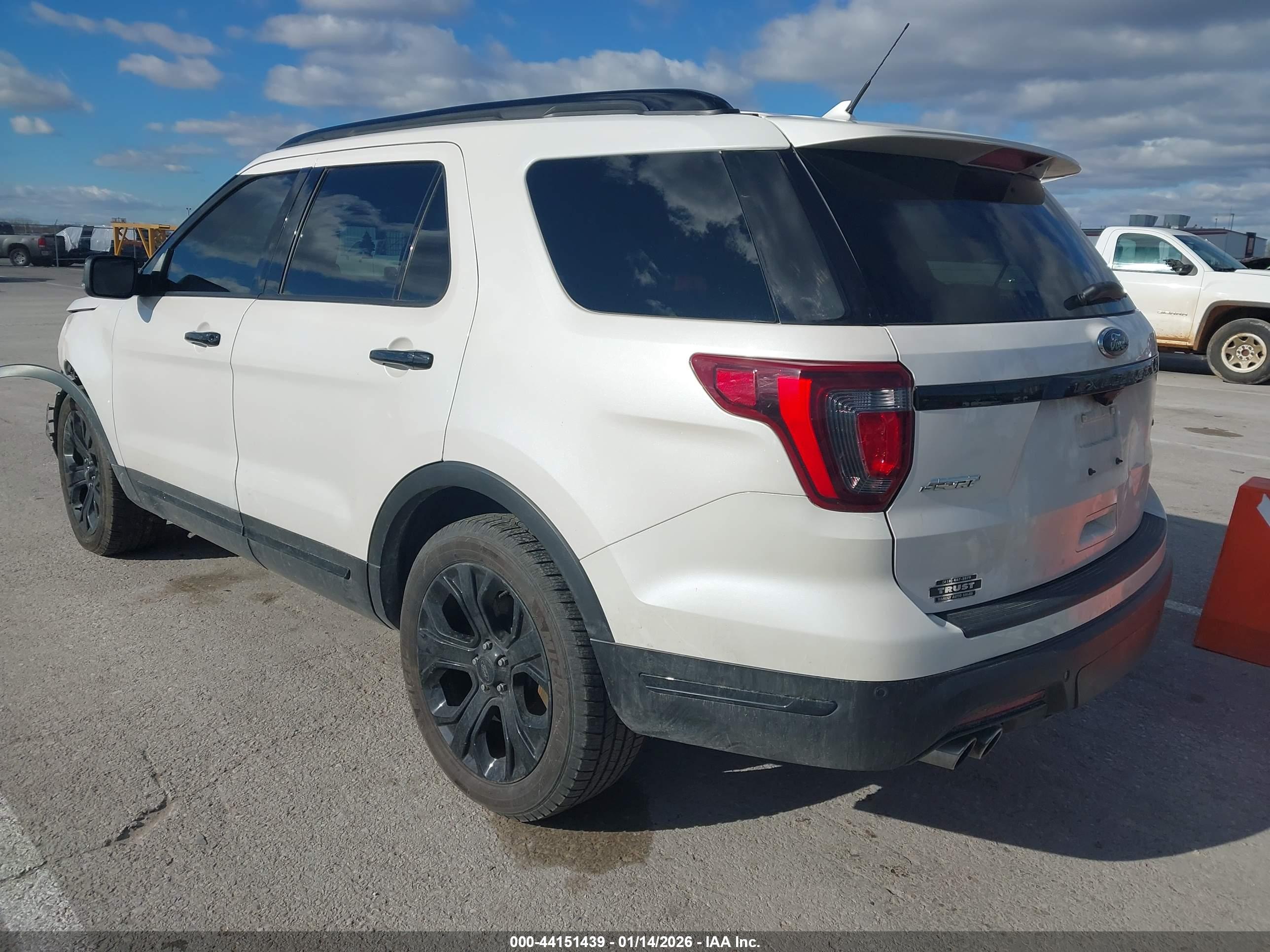 FORD EXPLORER image 3
