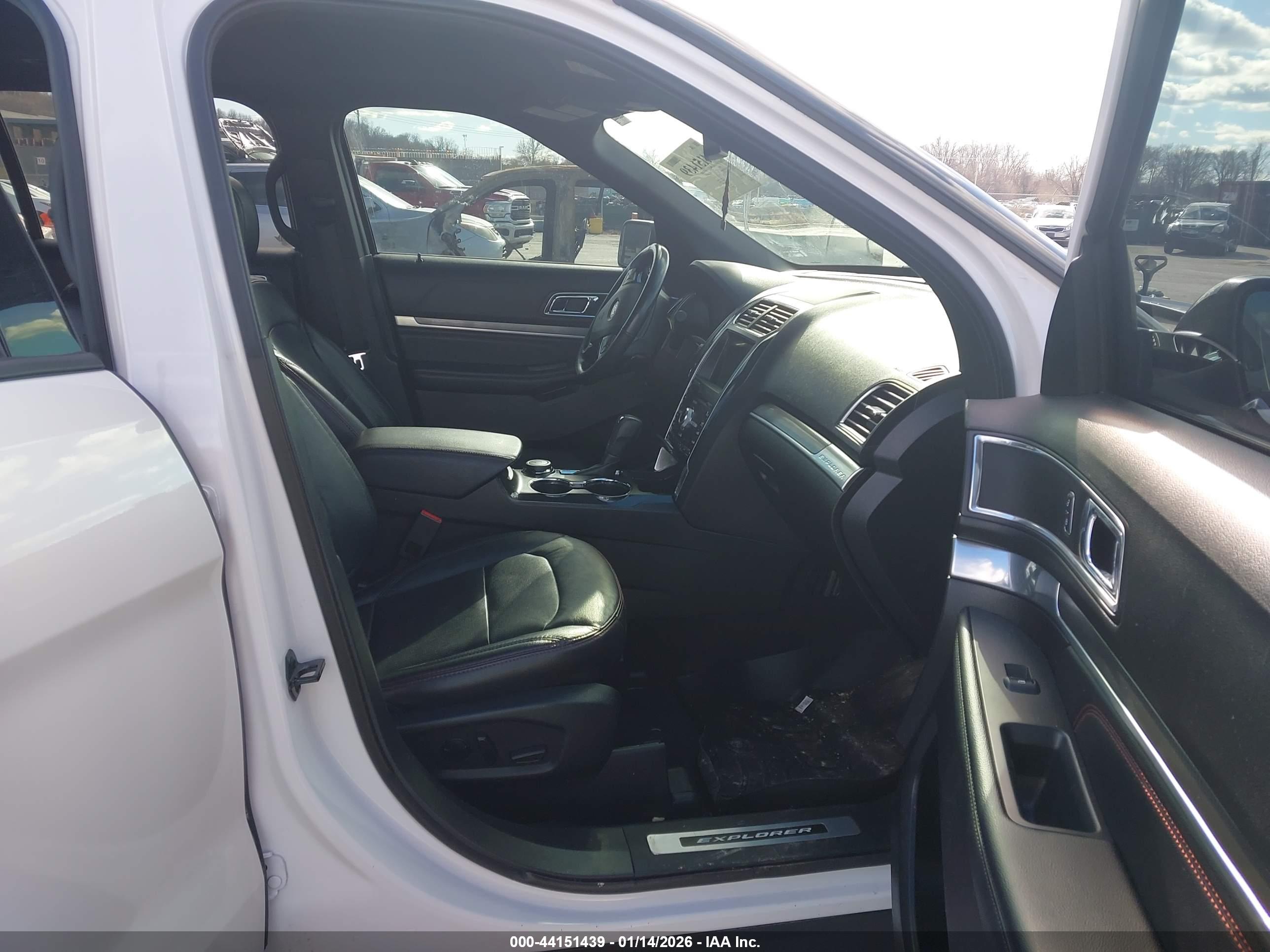 FORD EXPLORER image 5