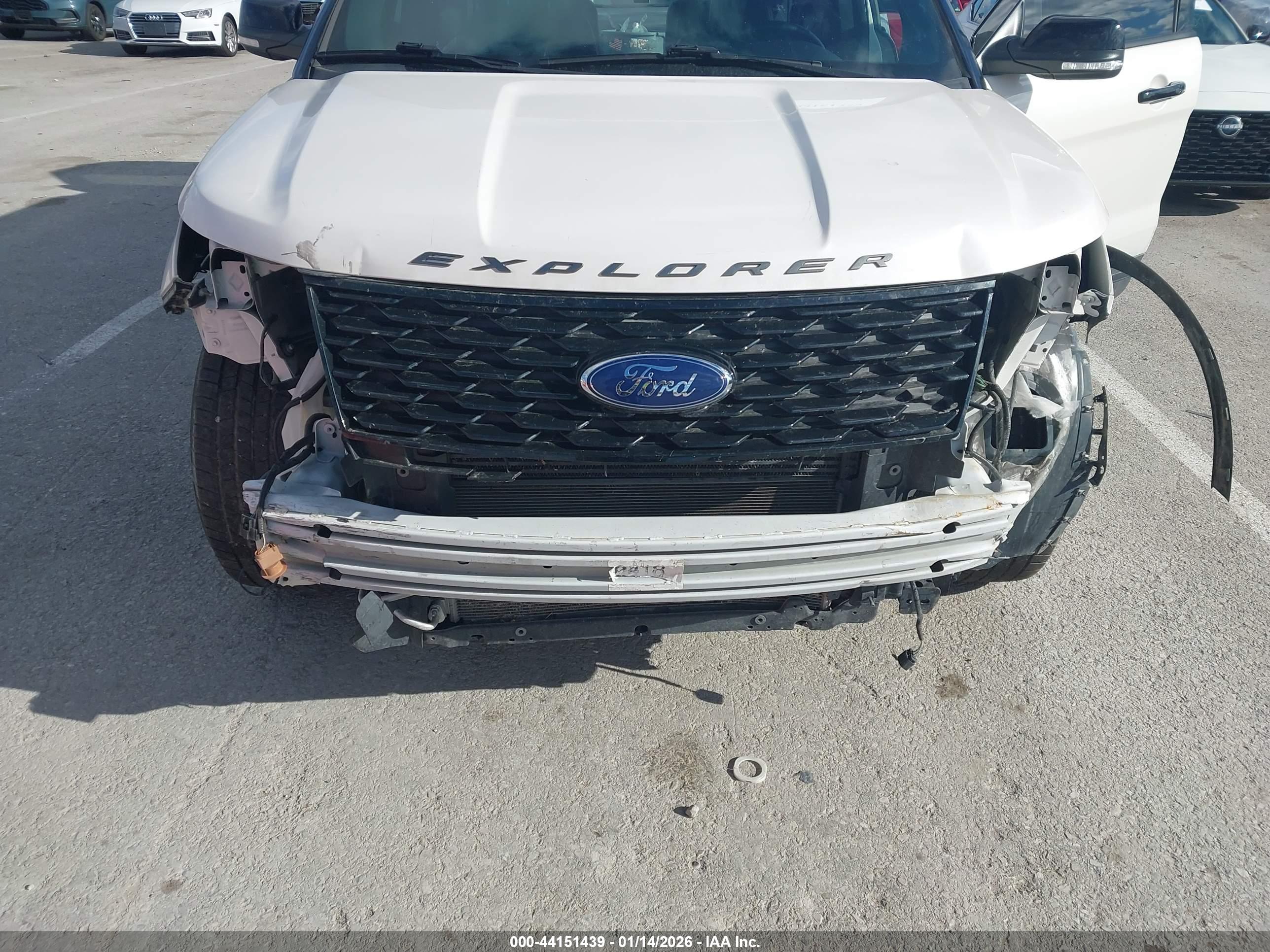 FORD EXPLORER image 6