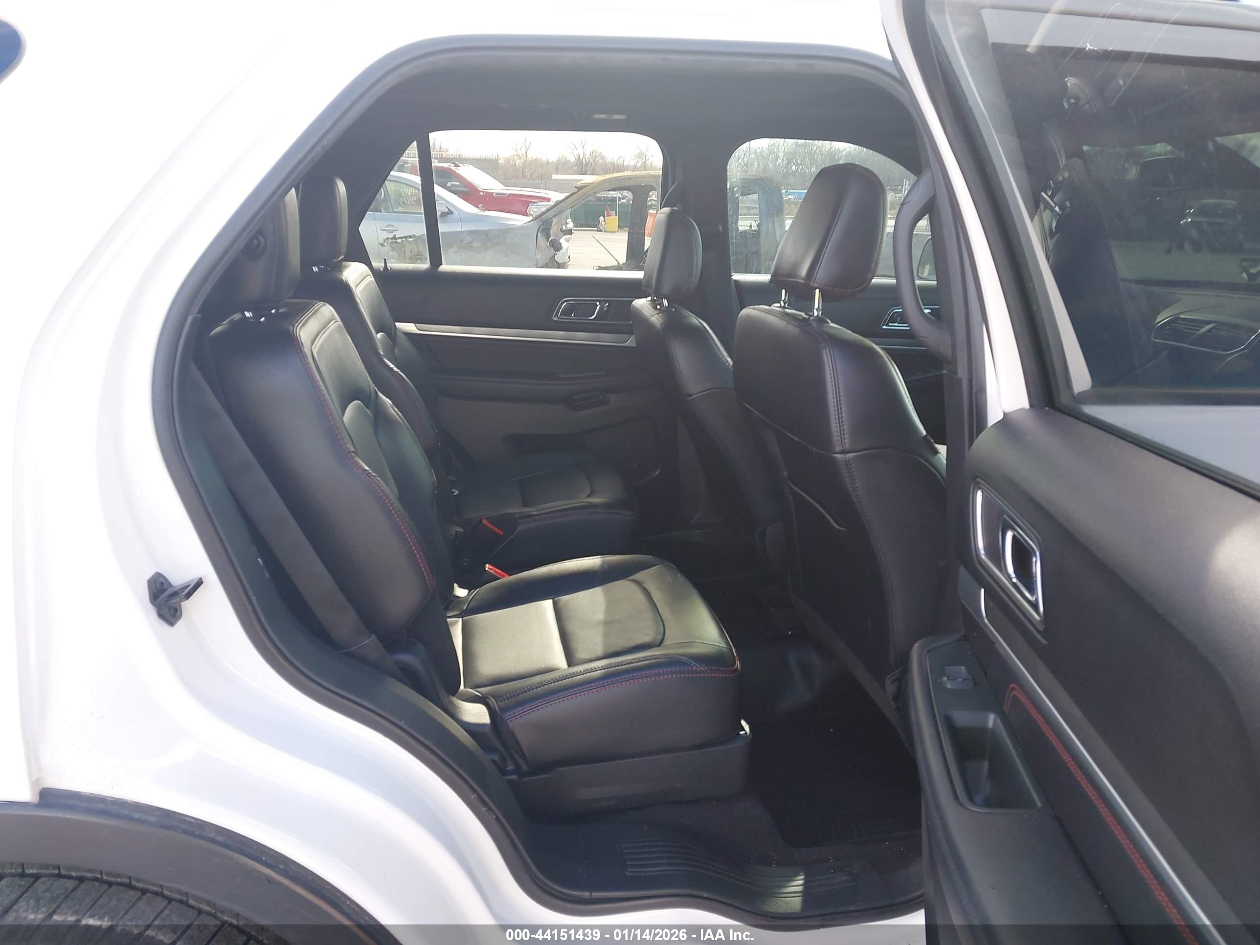 FORD EXPLORER image 8