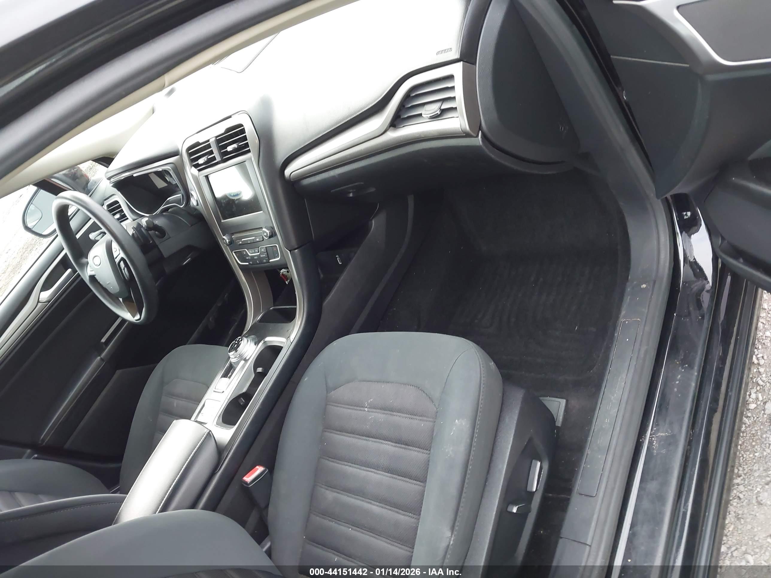FORD FUSION image 5