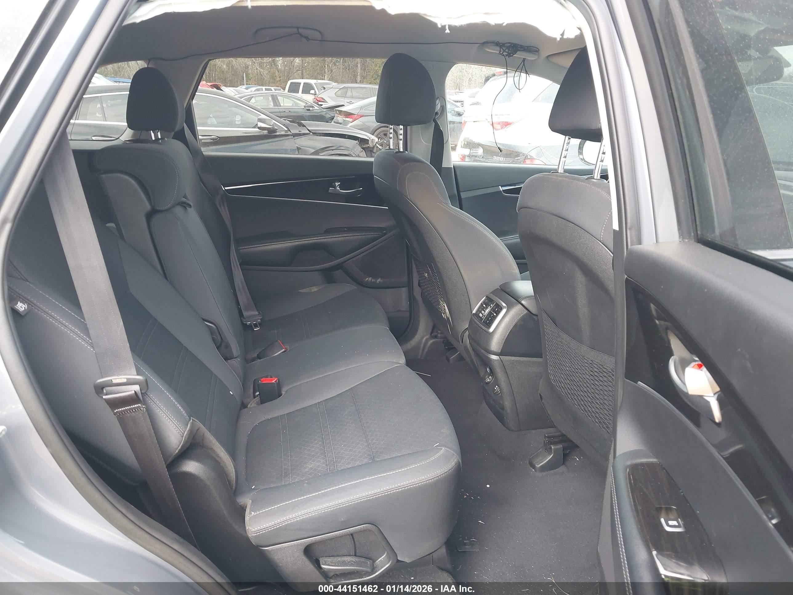 KIA SORENTO image 8