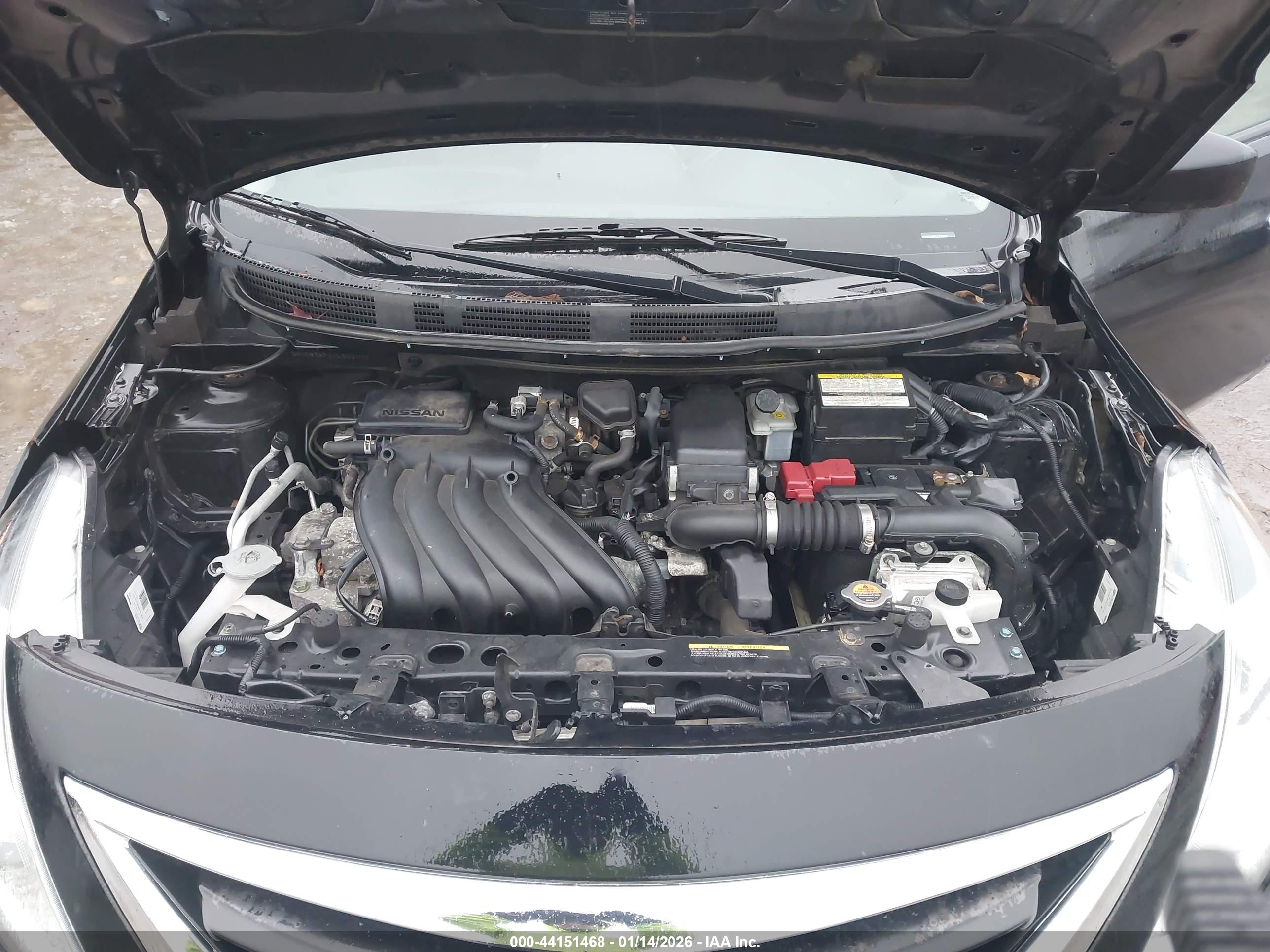NISSAN VERSA image 10