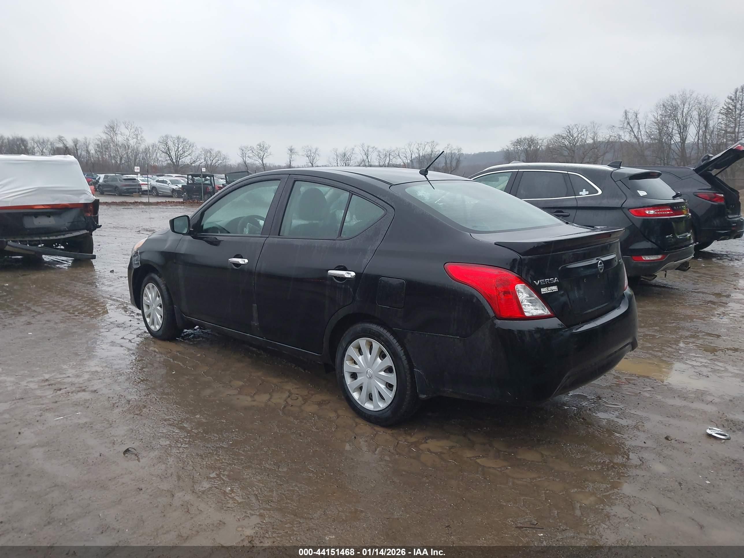 NISSAN VERSA image 3