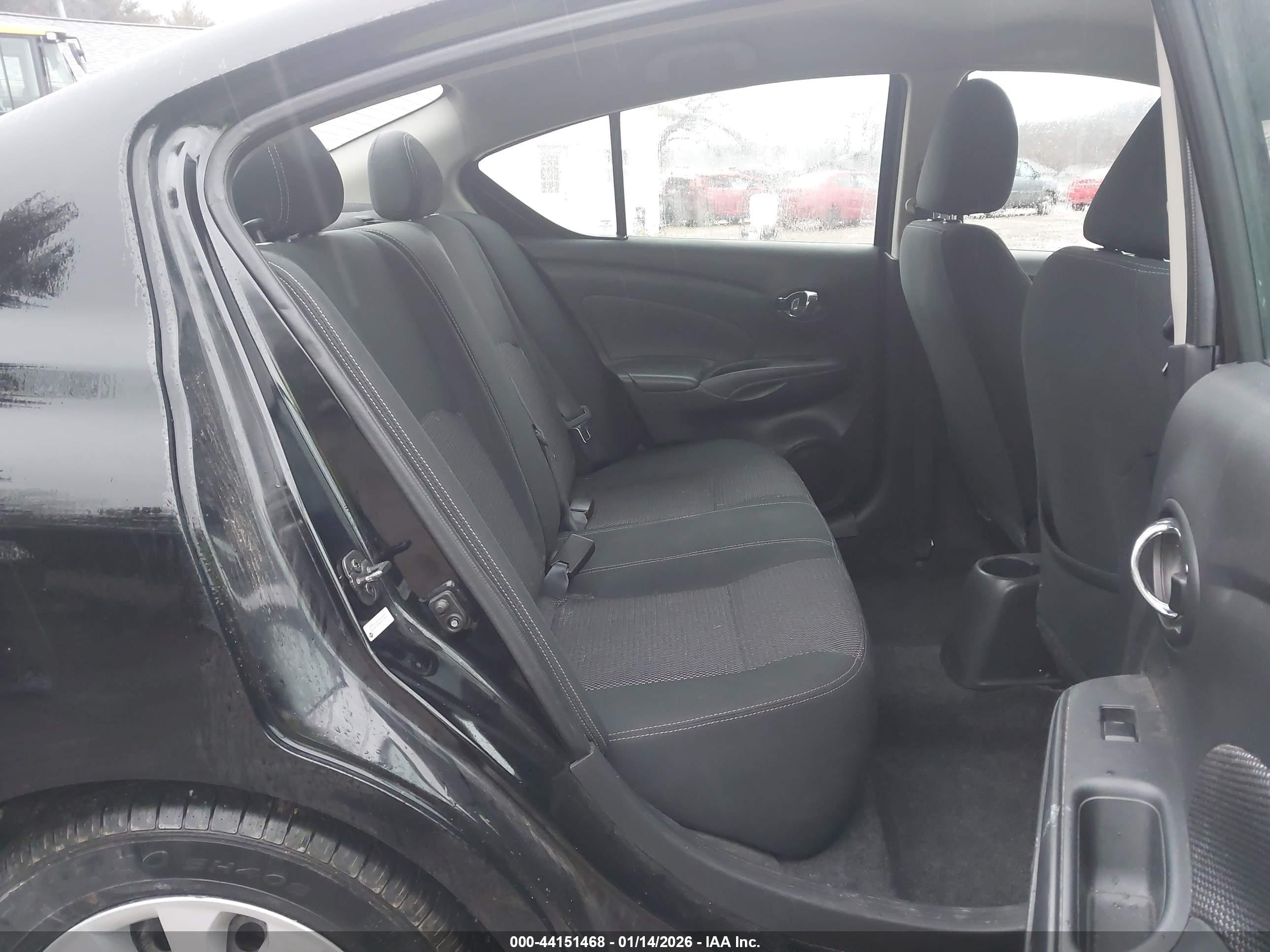 NISSAN VERSA image 8