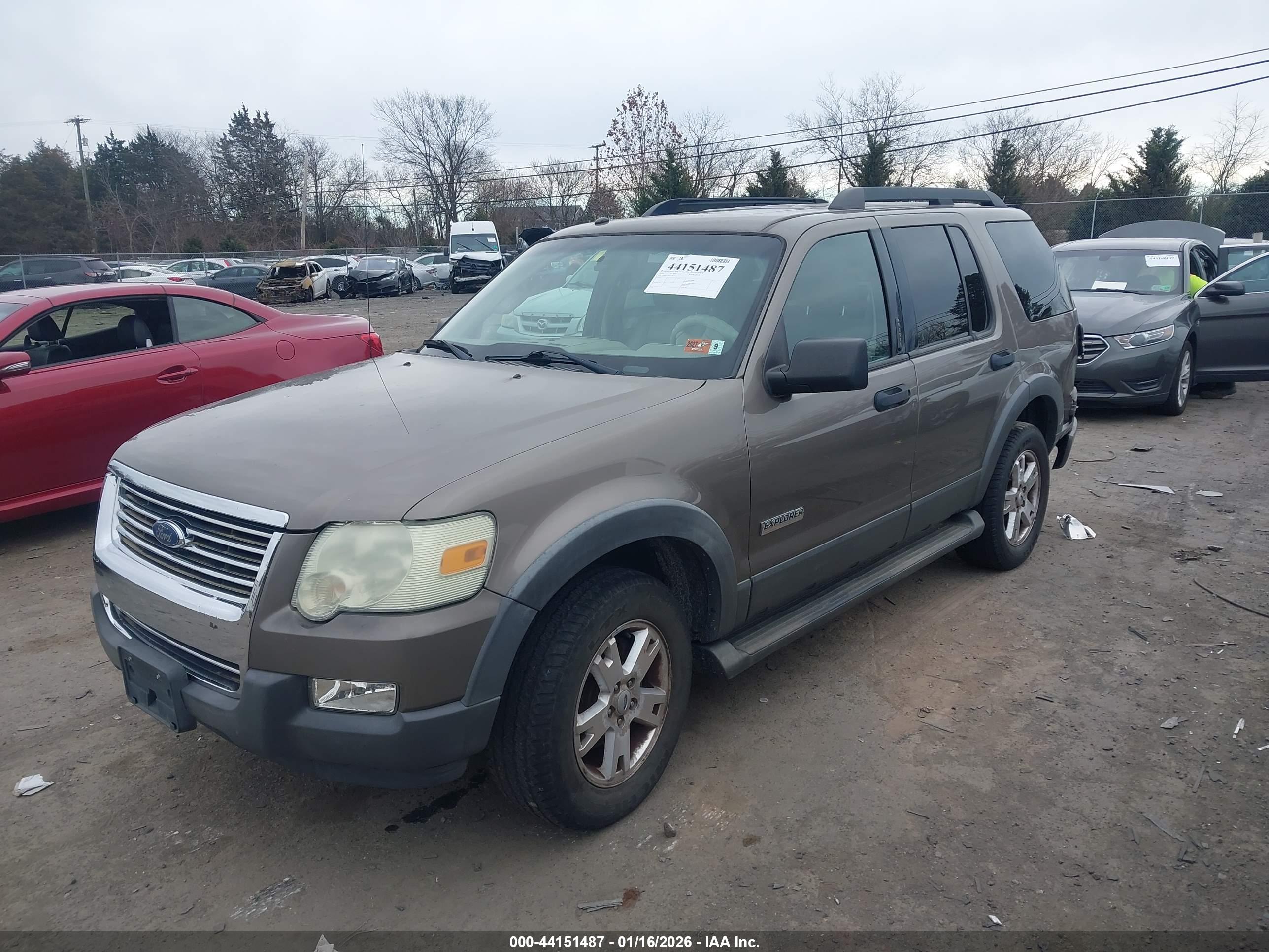 FORD EXPLORER image 2