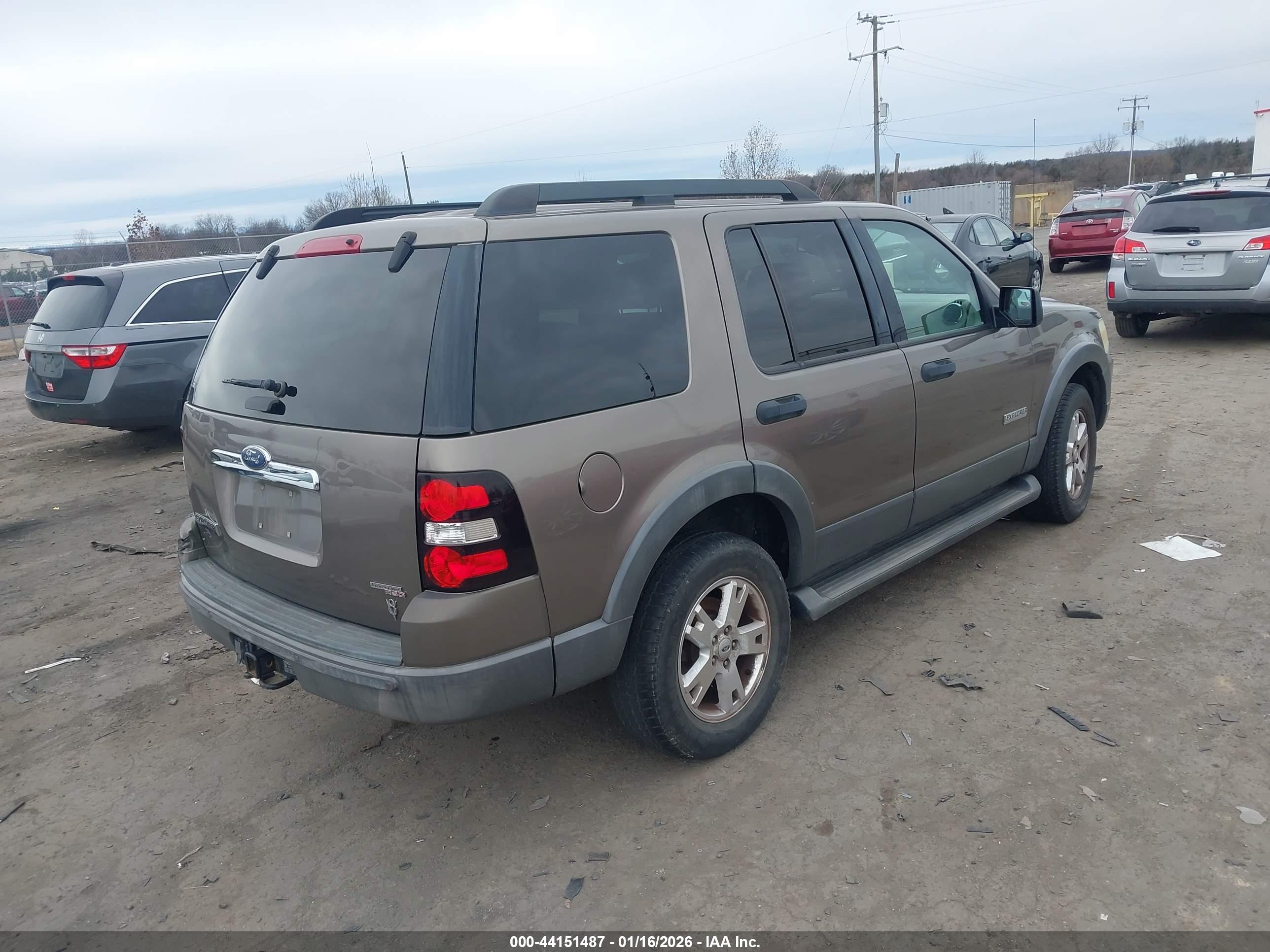 FORD EXPLORER image 4