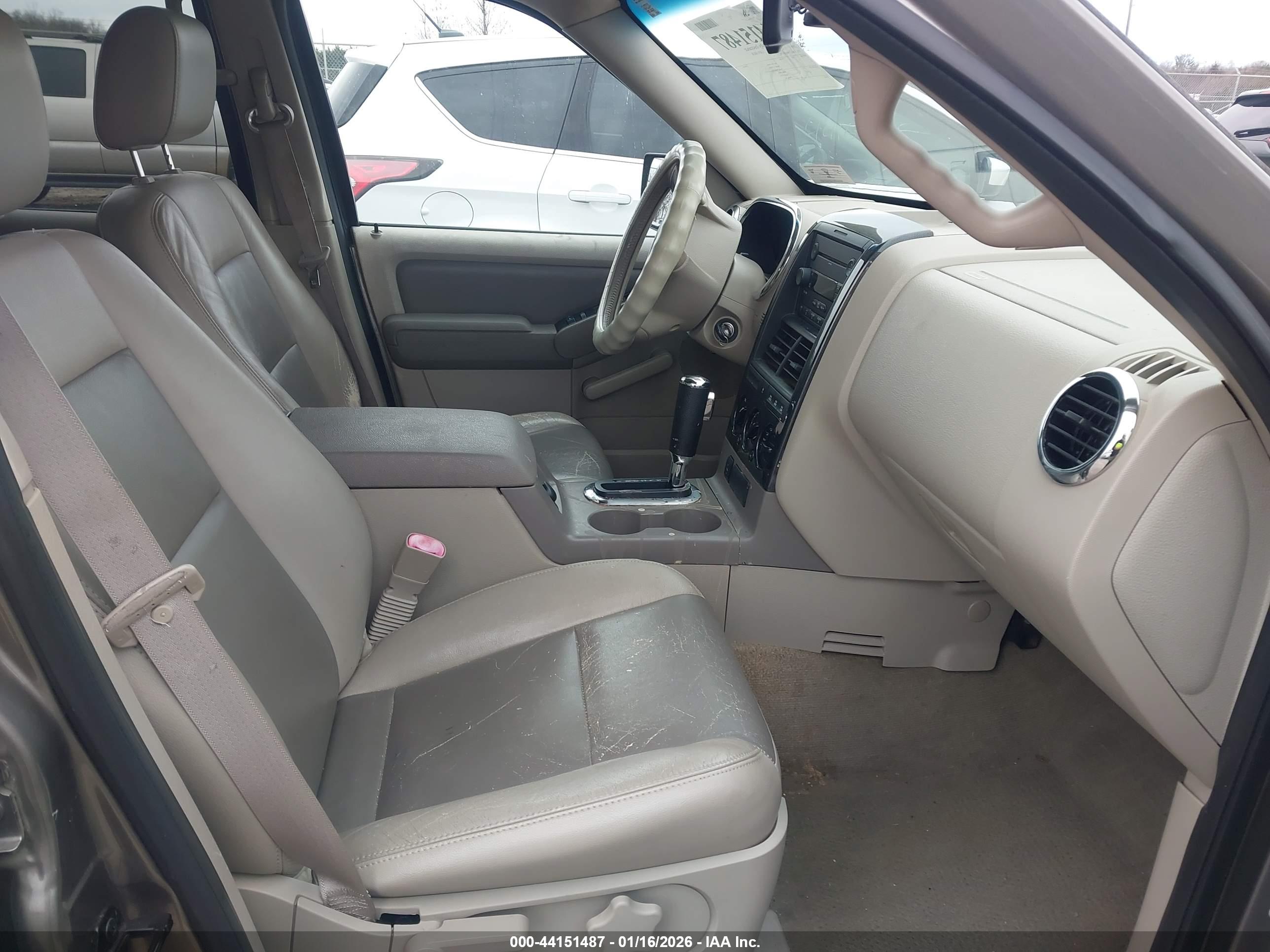 FORD EXPLORER image 5