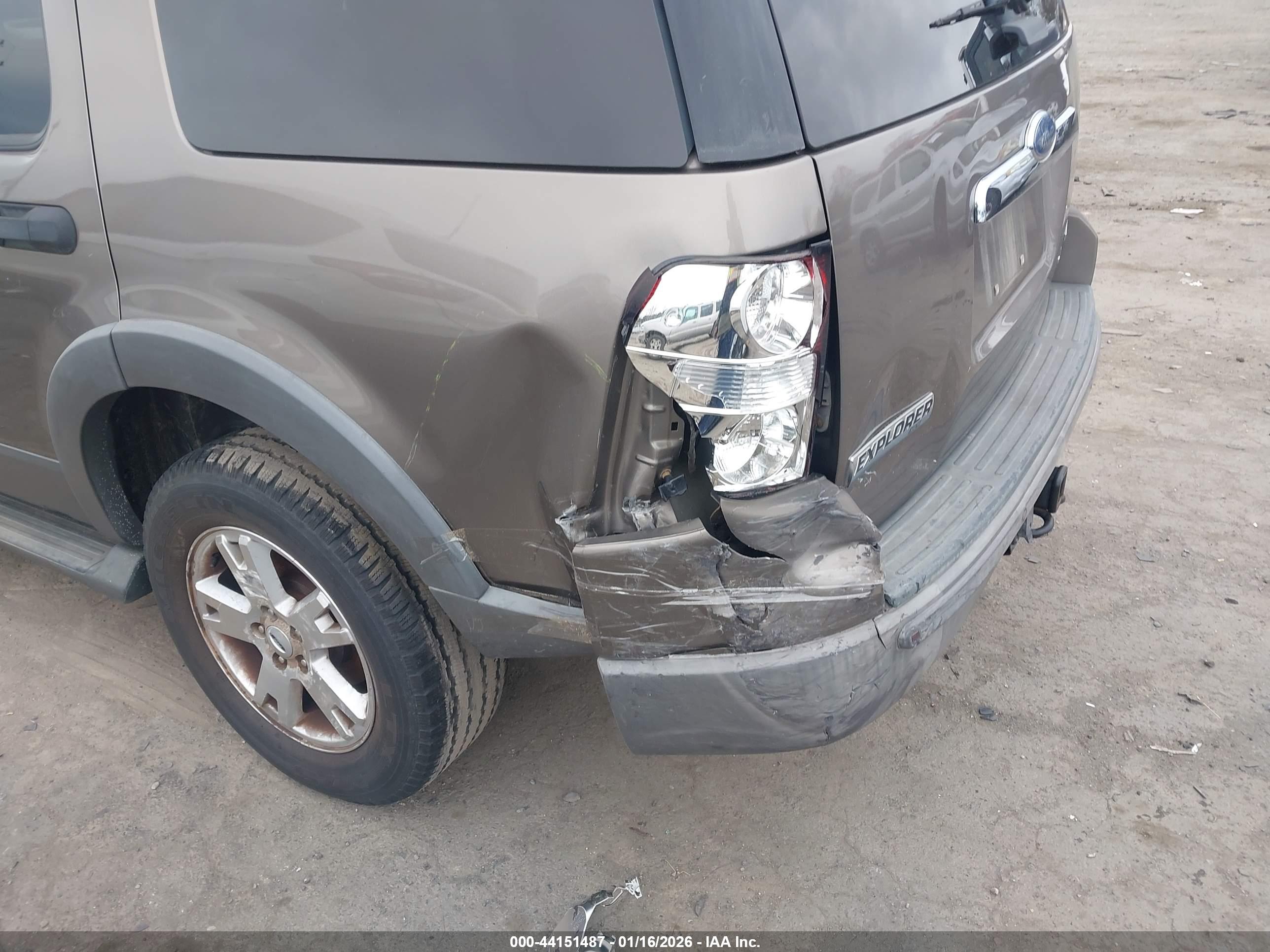 FORD EXPLORER image 6