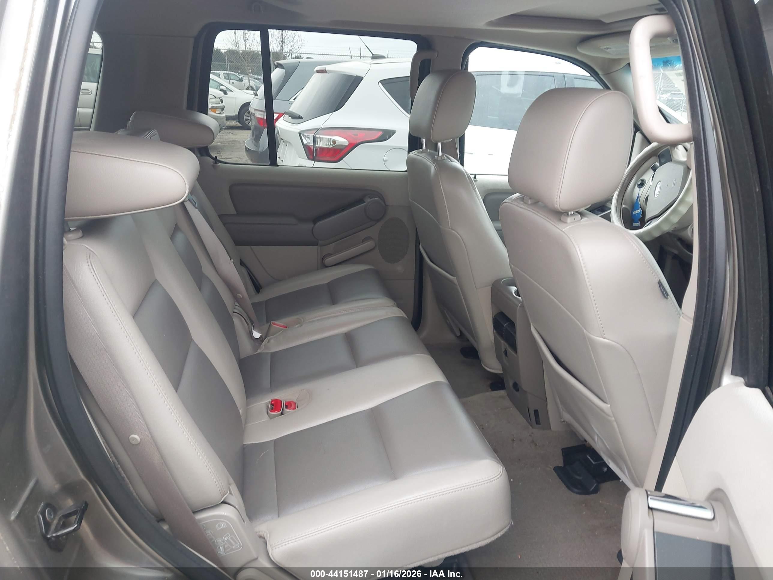 FORD EXPLORER image 8