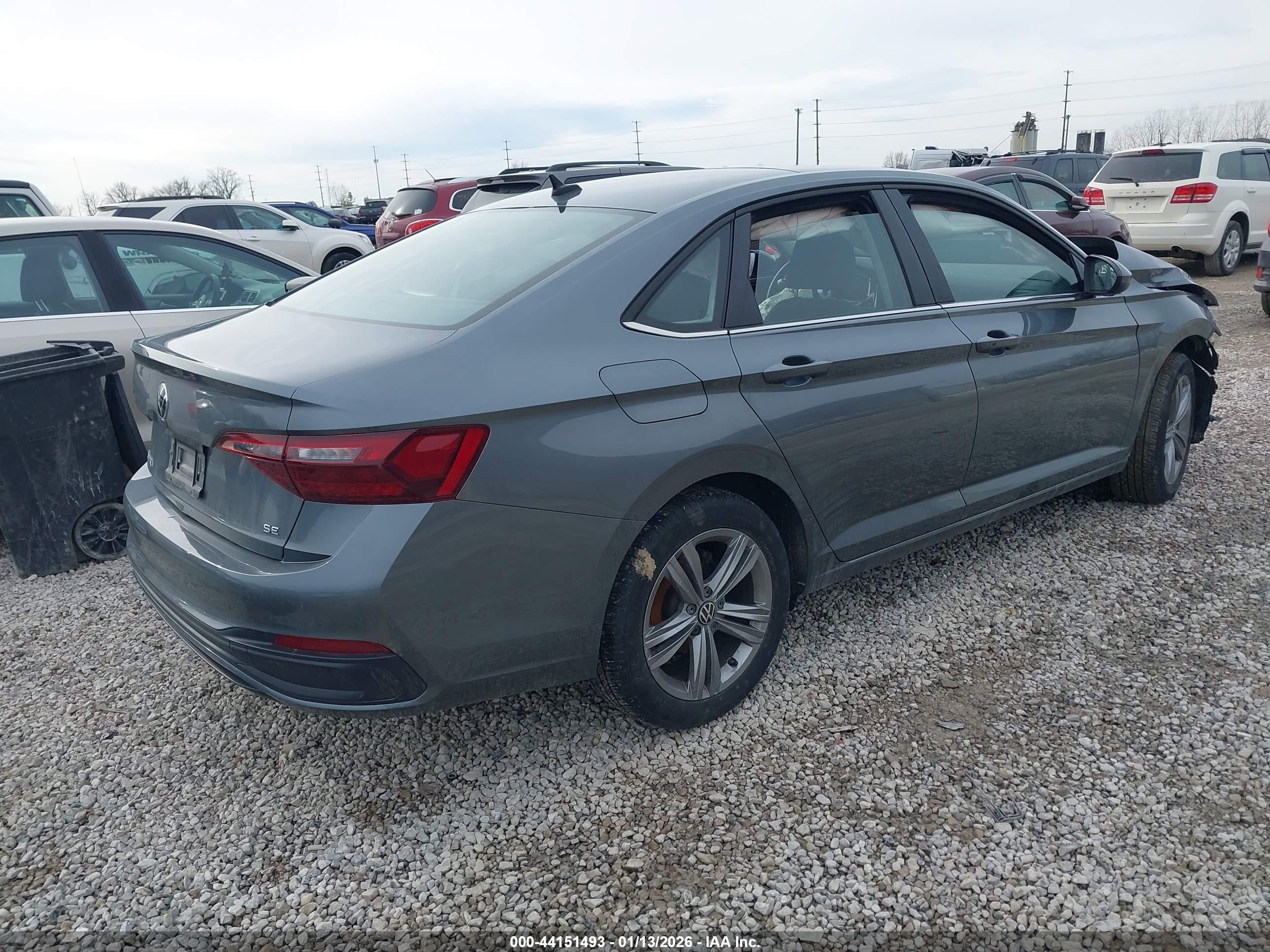 VOLKSWAGEN JETTA image 4