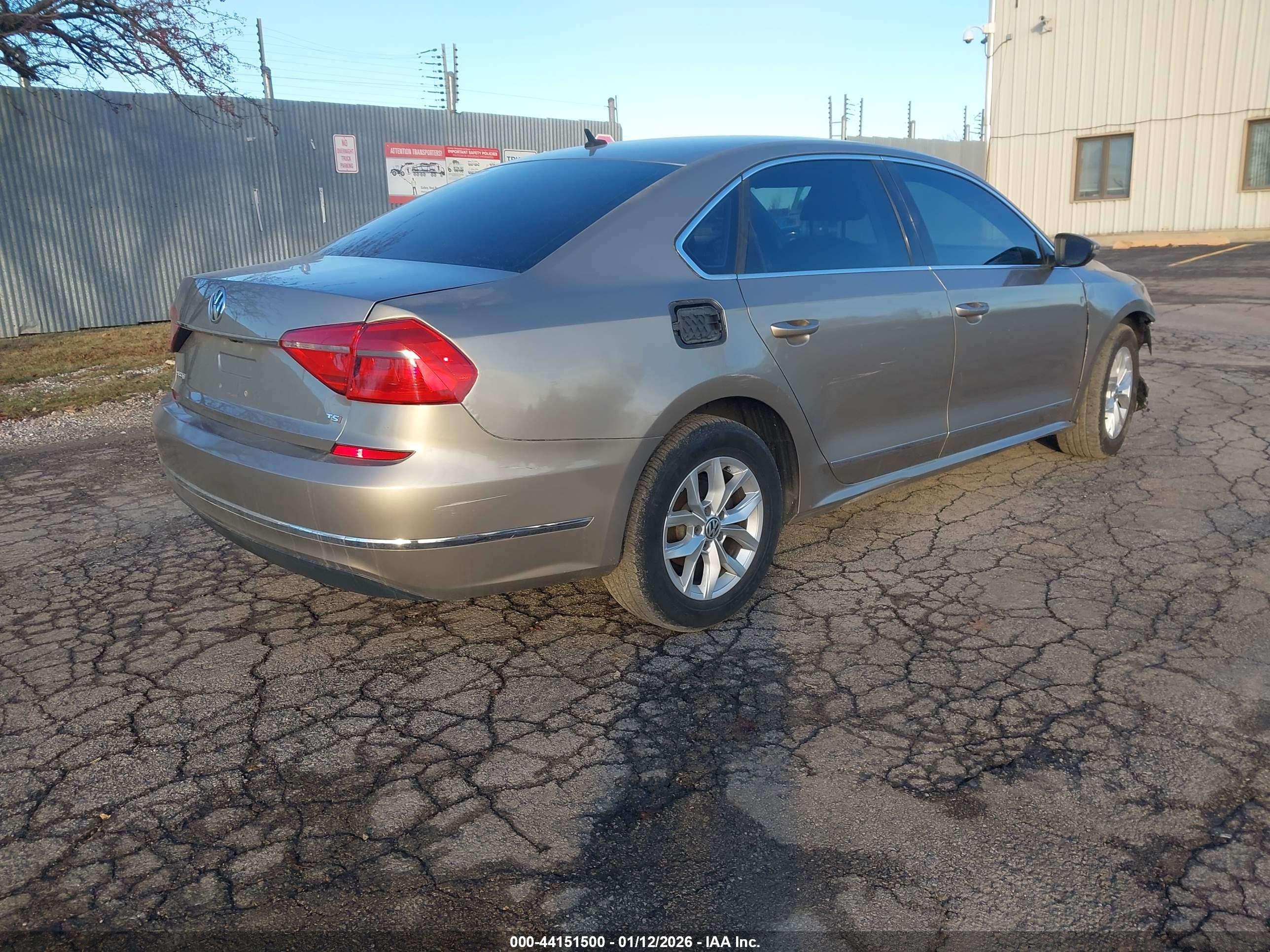 VOLKSWAGEN PASSAT image 4