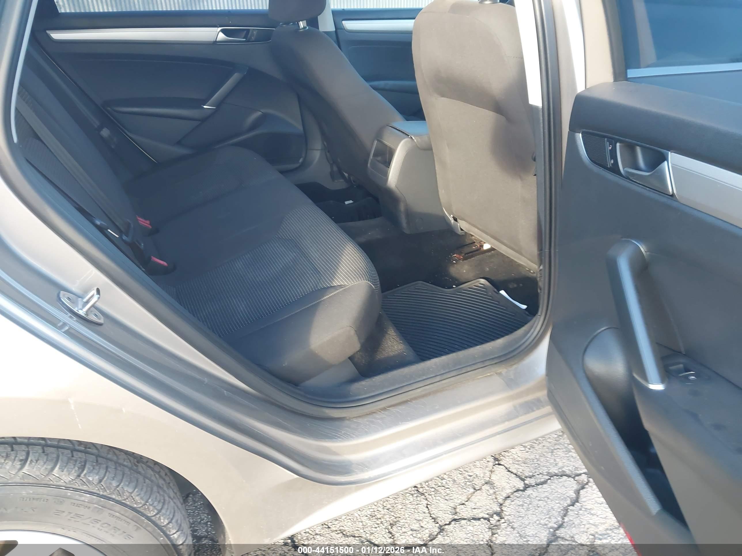 VOLKSWAGEN PASSAT image 8