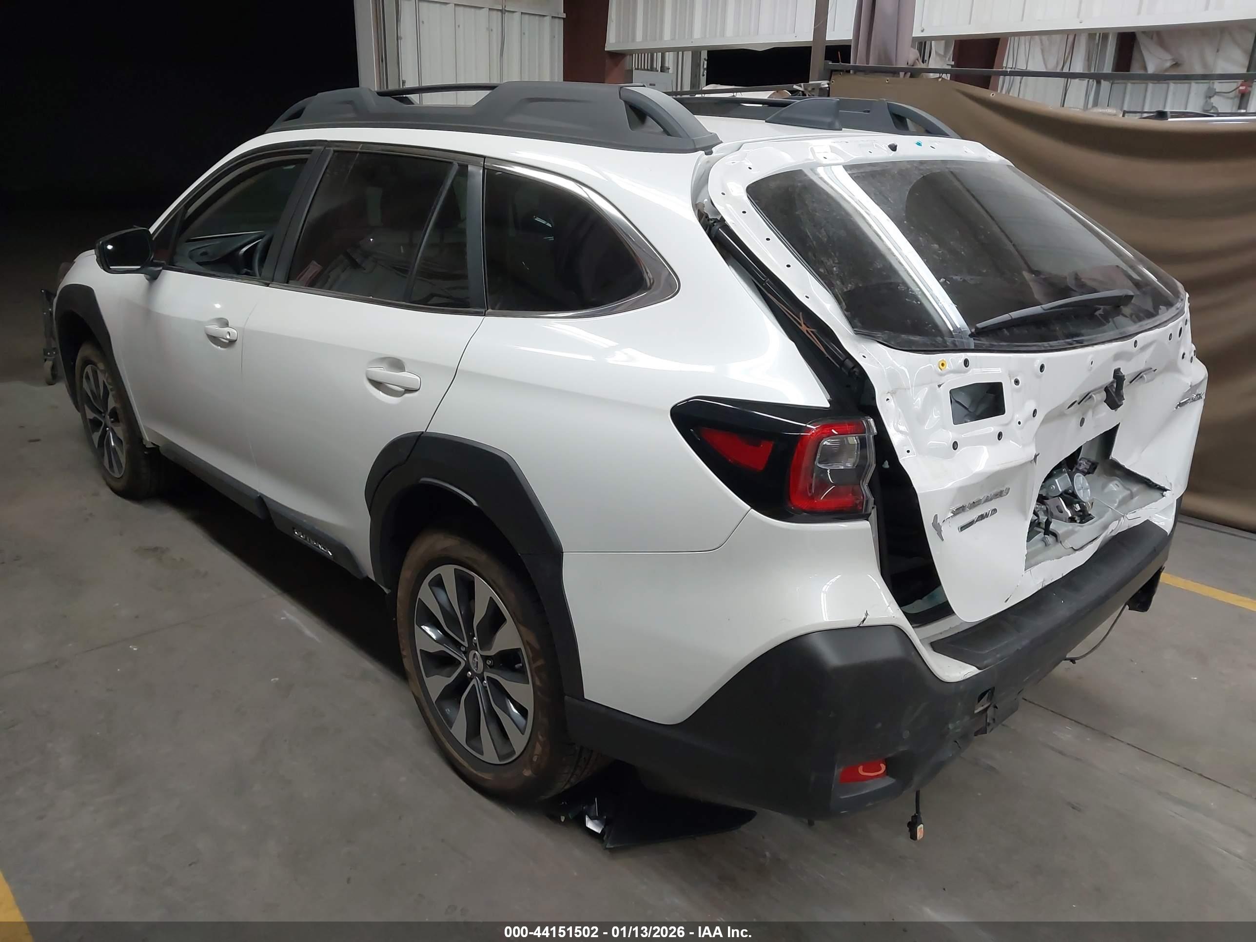 SUBARU OUTBACK image 3