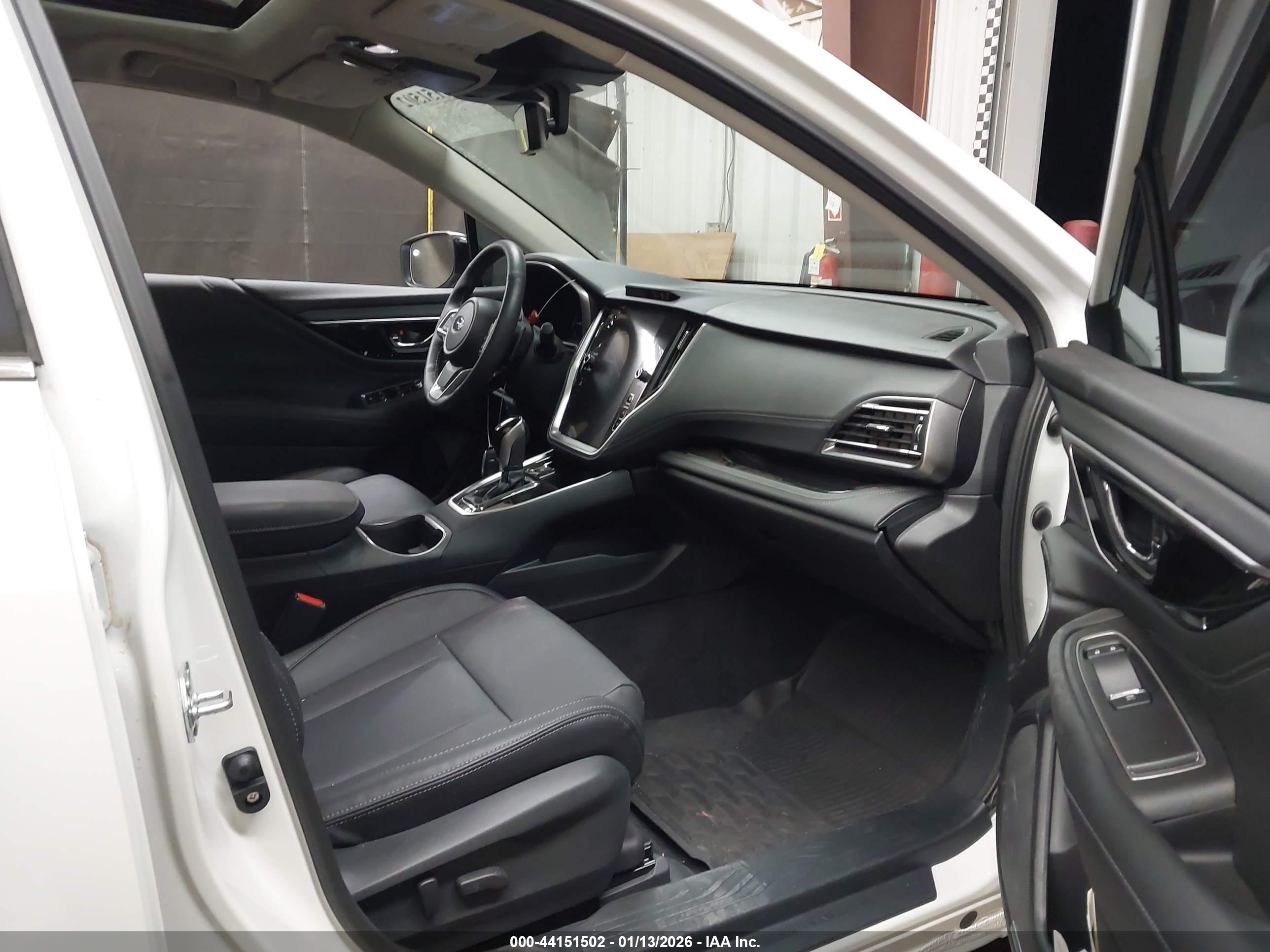 SUBARU OUTBACK image 5