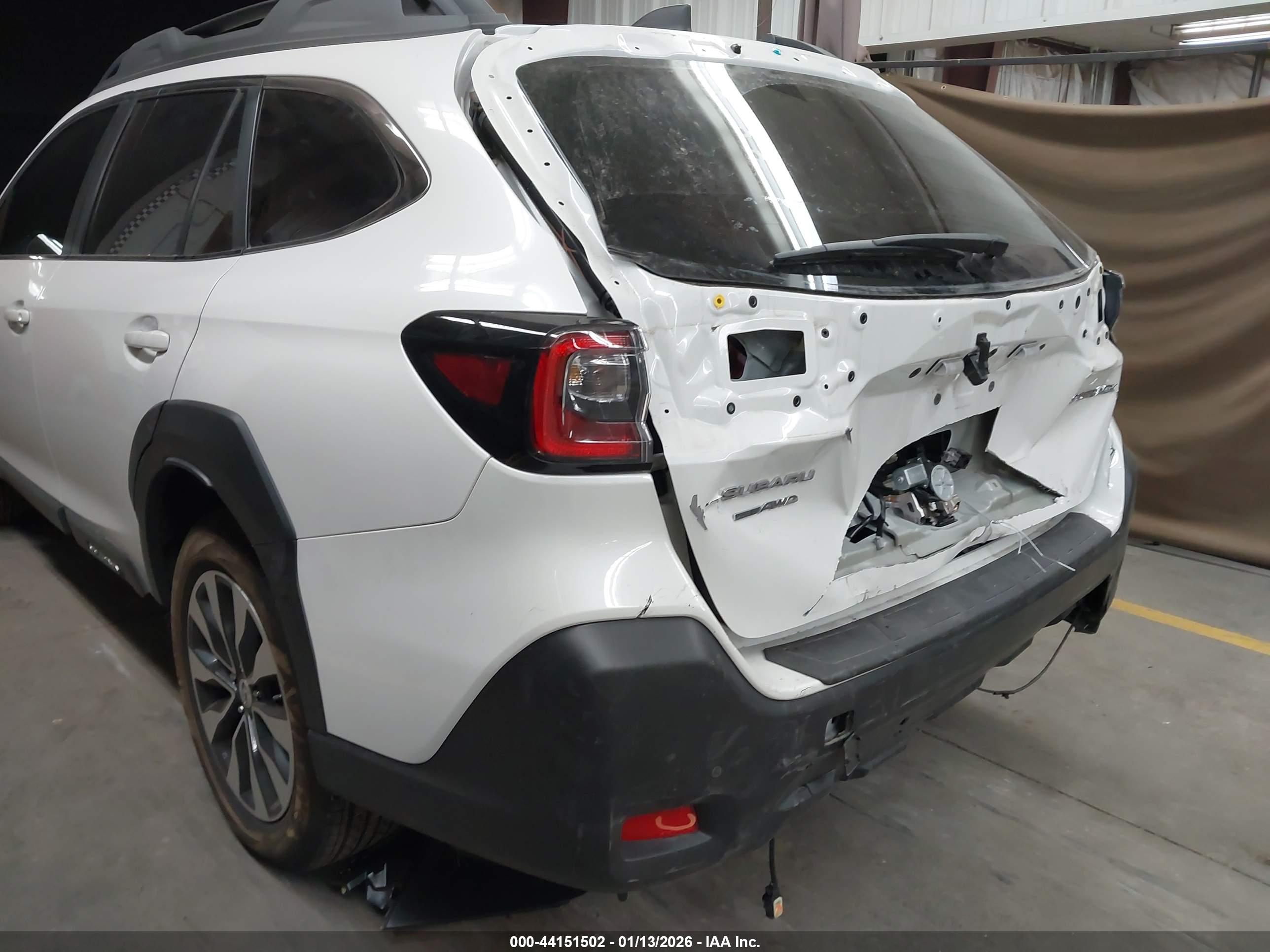 SUBARU OUTBACK image 6