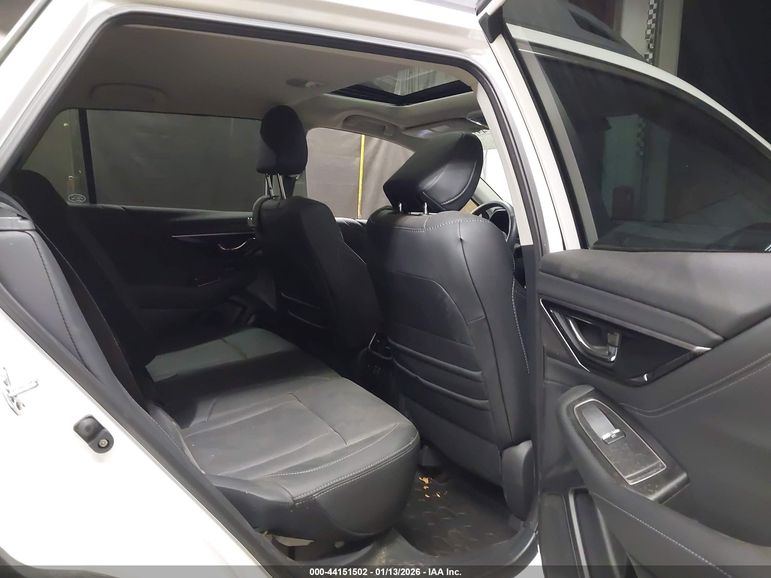 SUBARU OUTBACK image 8
