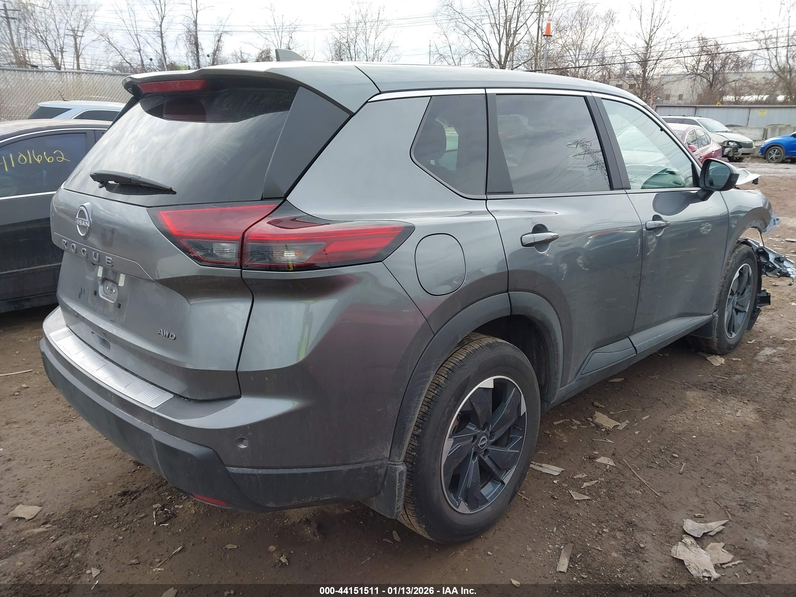 NISSAN ROGUE image 4