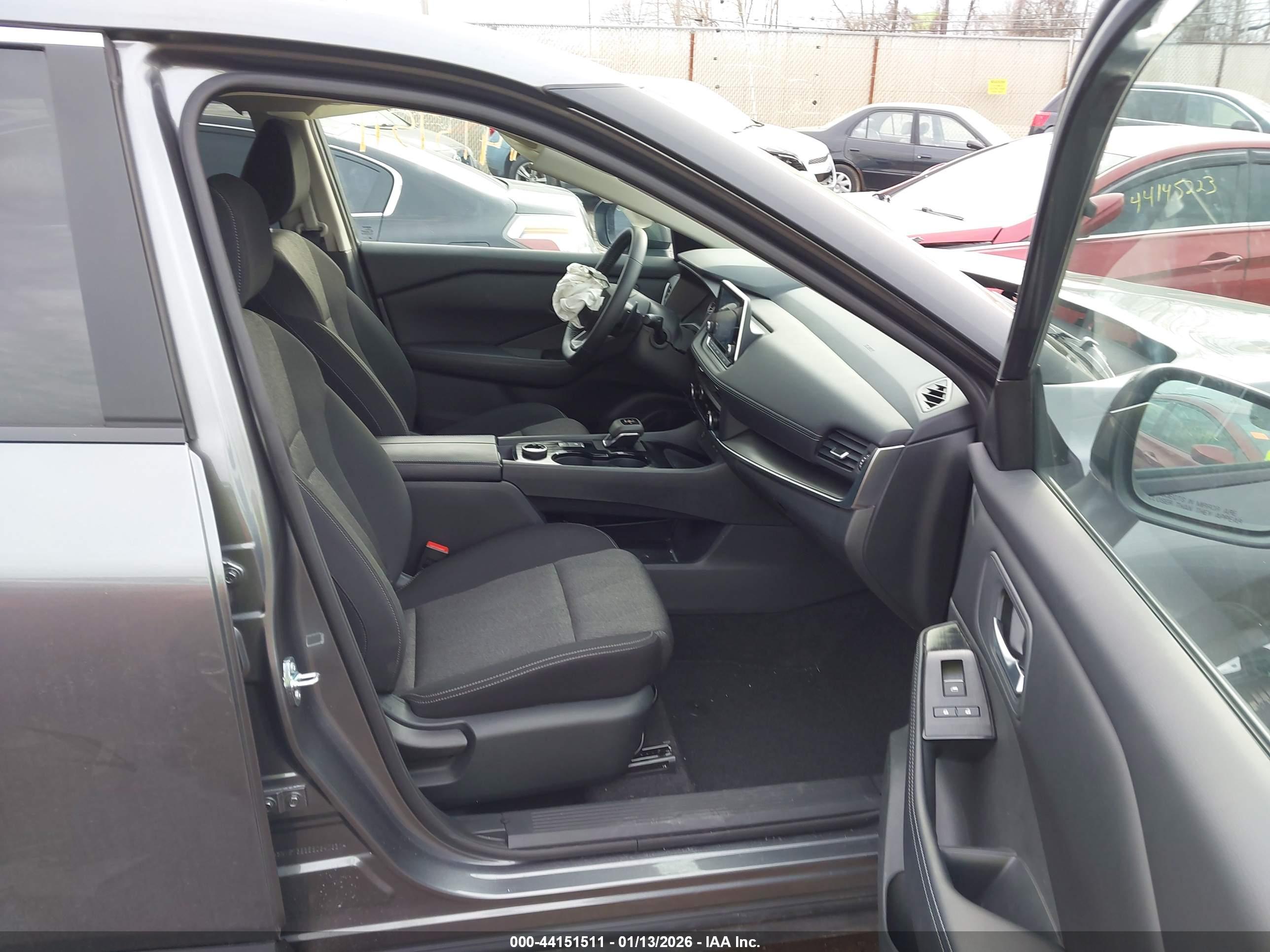 NISSAN ROGUE image 5