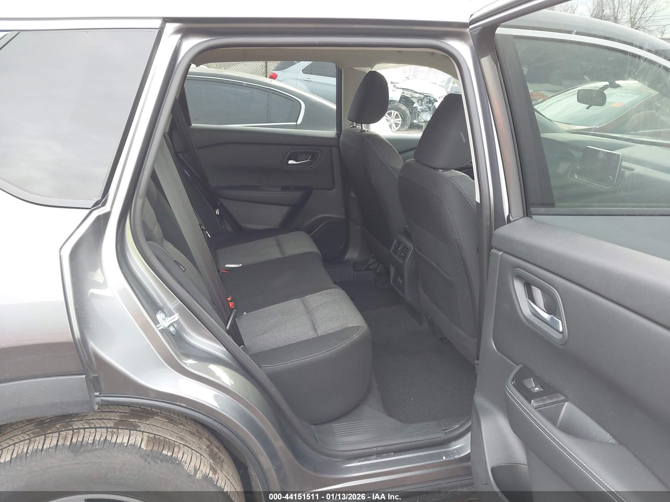 NISSAN ROGUE image 8