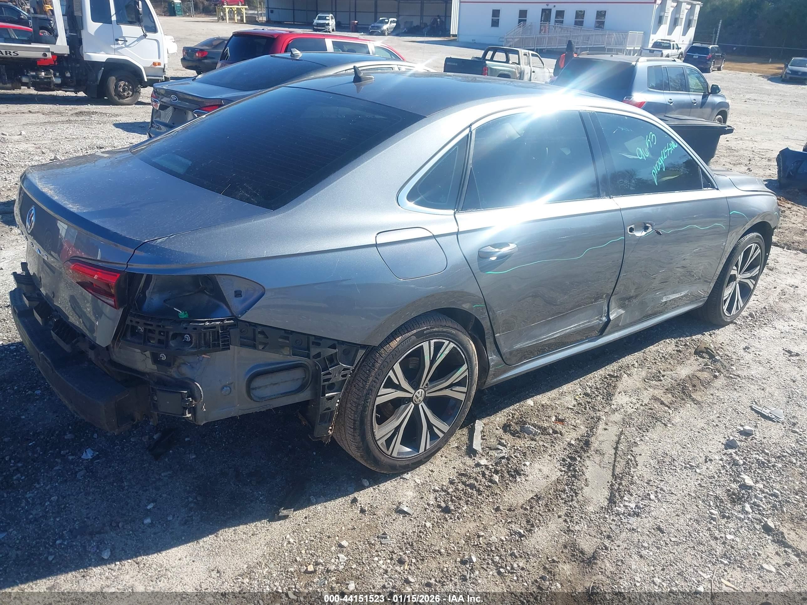 VOLKSWAGEN PASSAT image 4