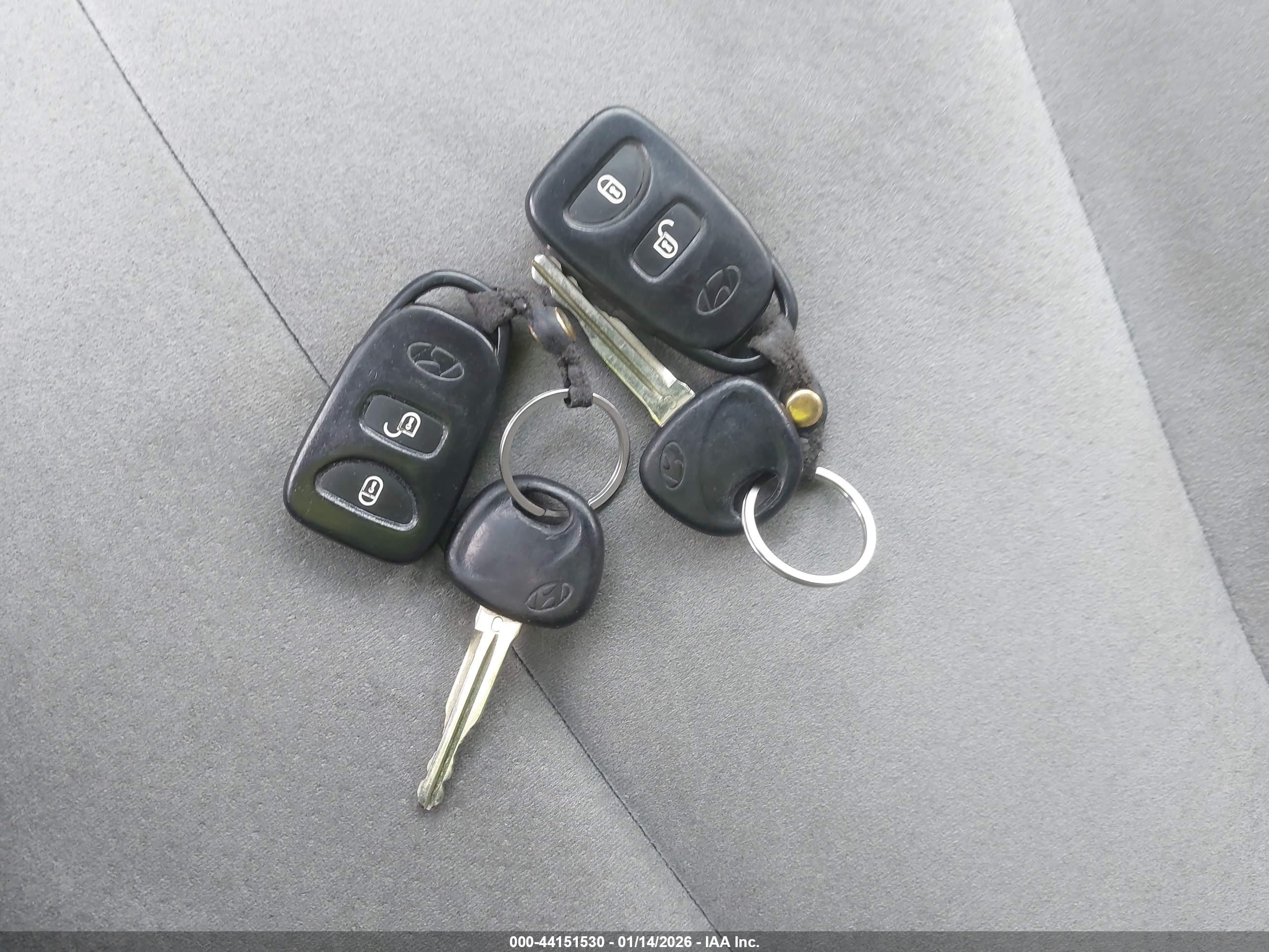 HYUNDAI SANTA image 11