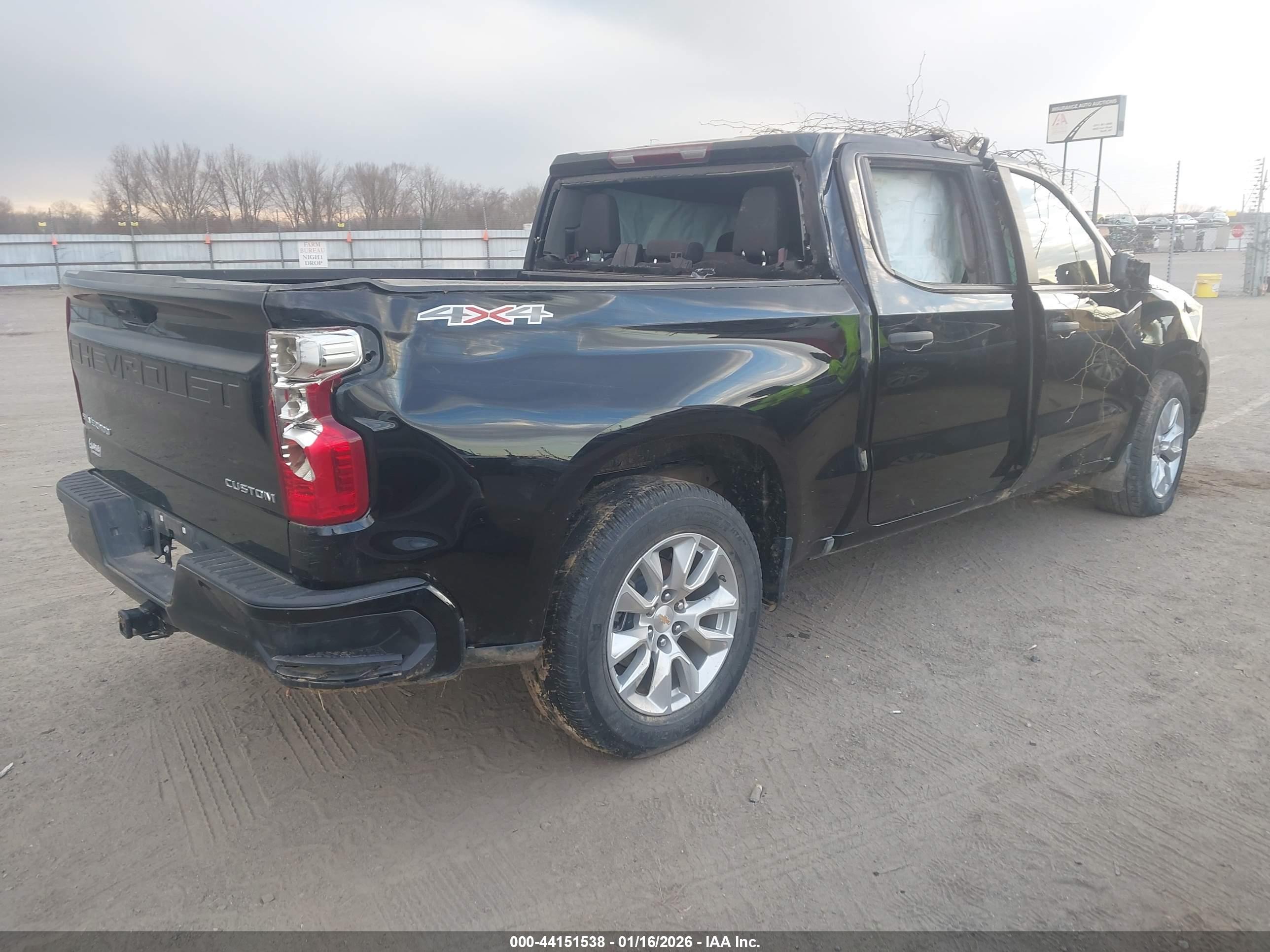 CHEVROLET SILVERADO image 4
