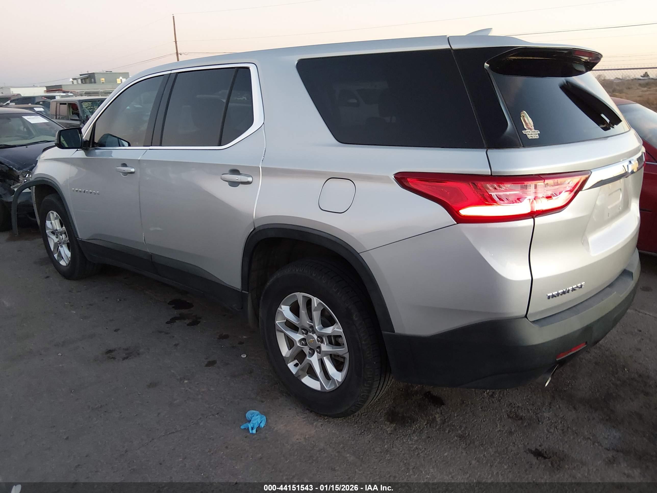 CHEVROLET TRAVERSE image 3