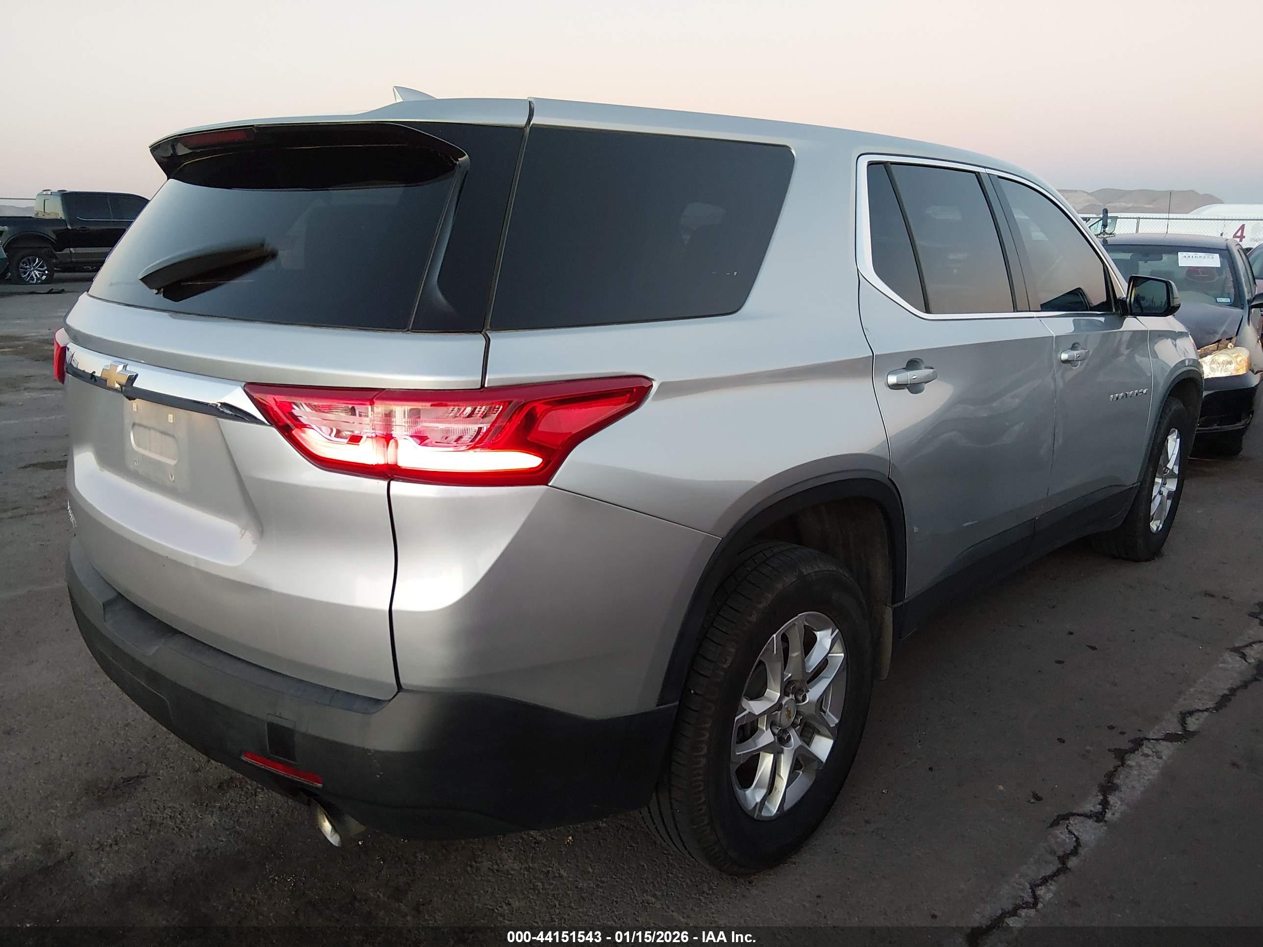 CHEVROLET TRAVERSE image 4