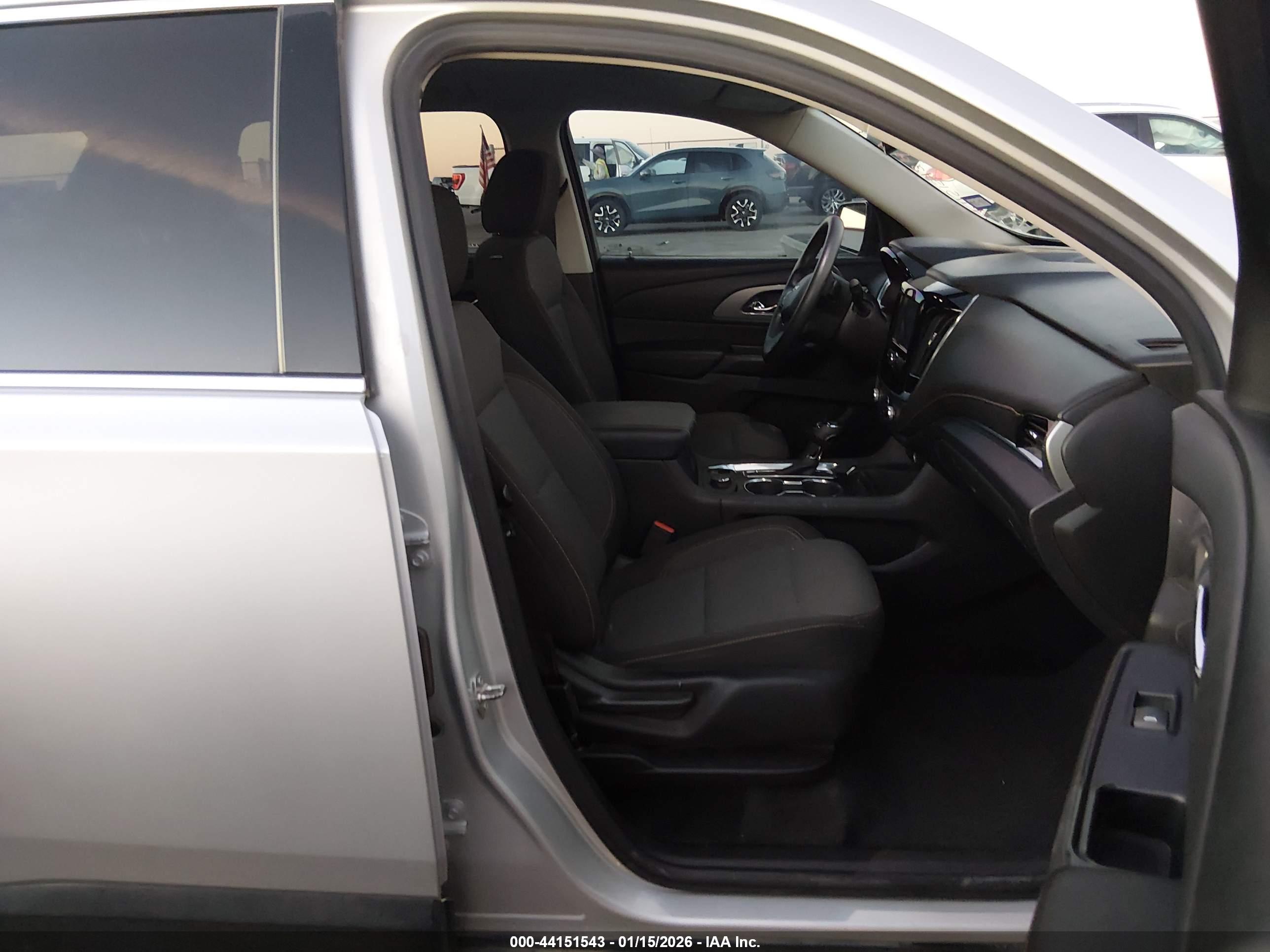 CHEVROLET TRAVERSE image 5